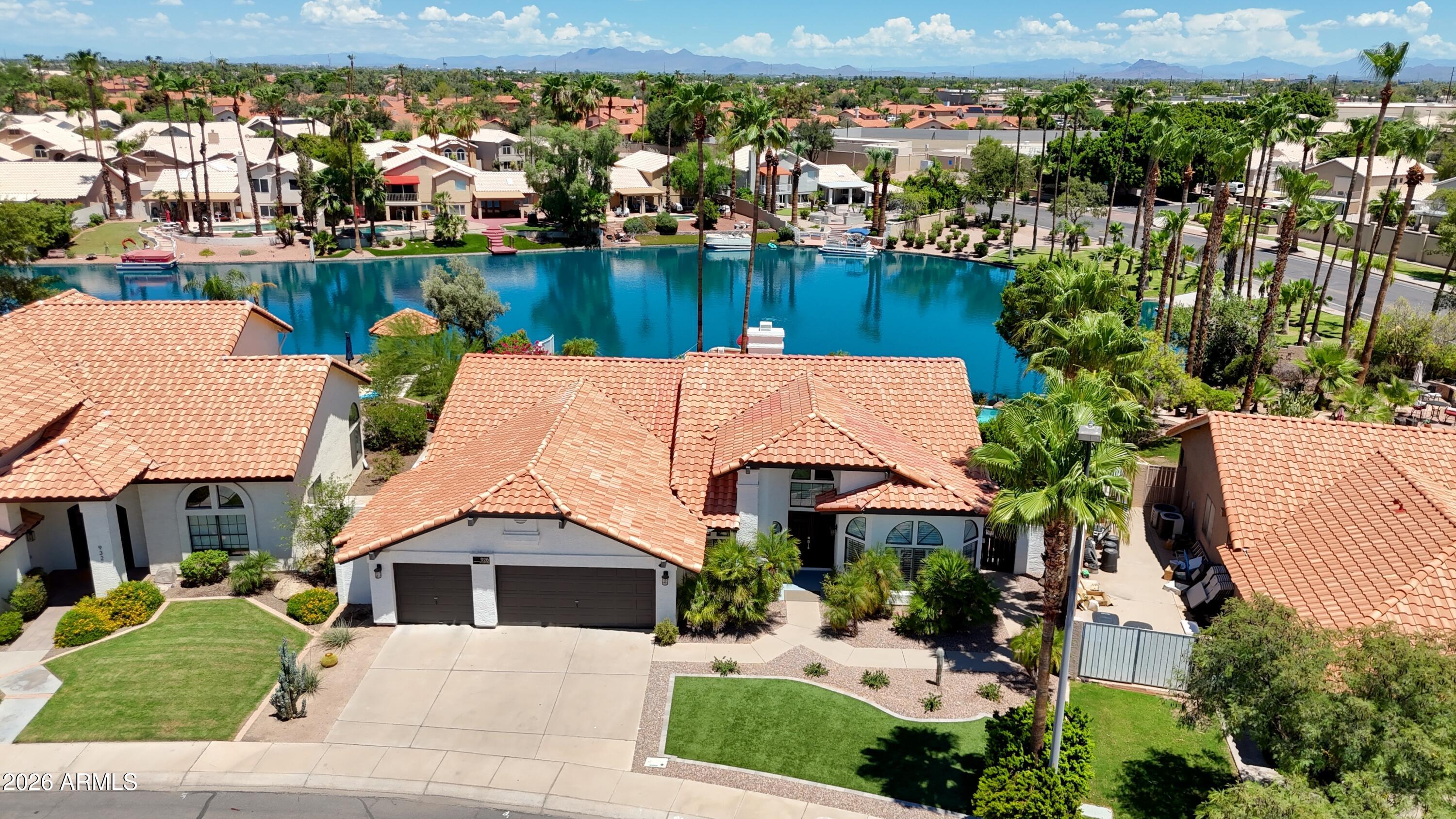 926 W COAST Drive