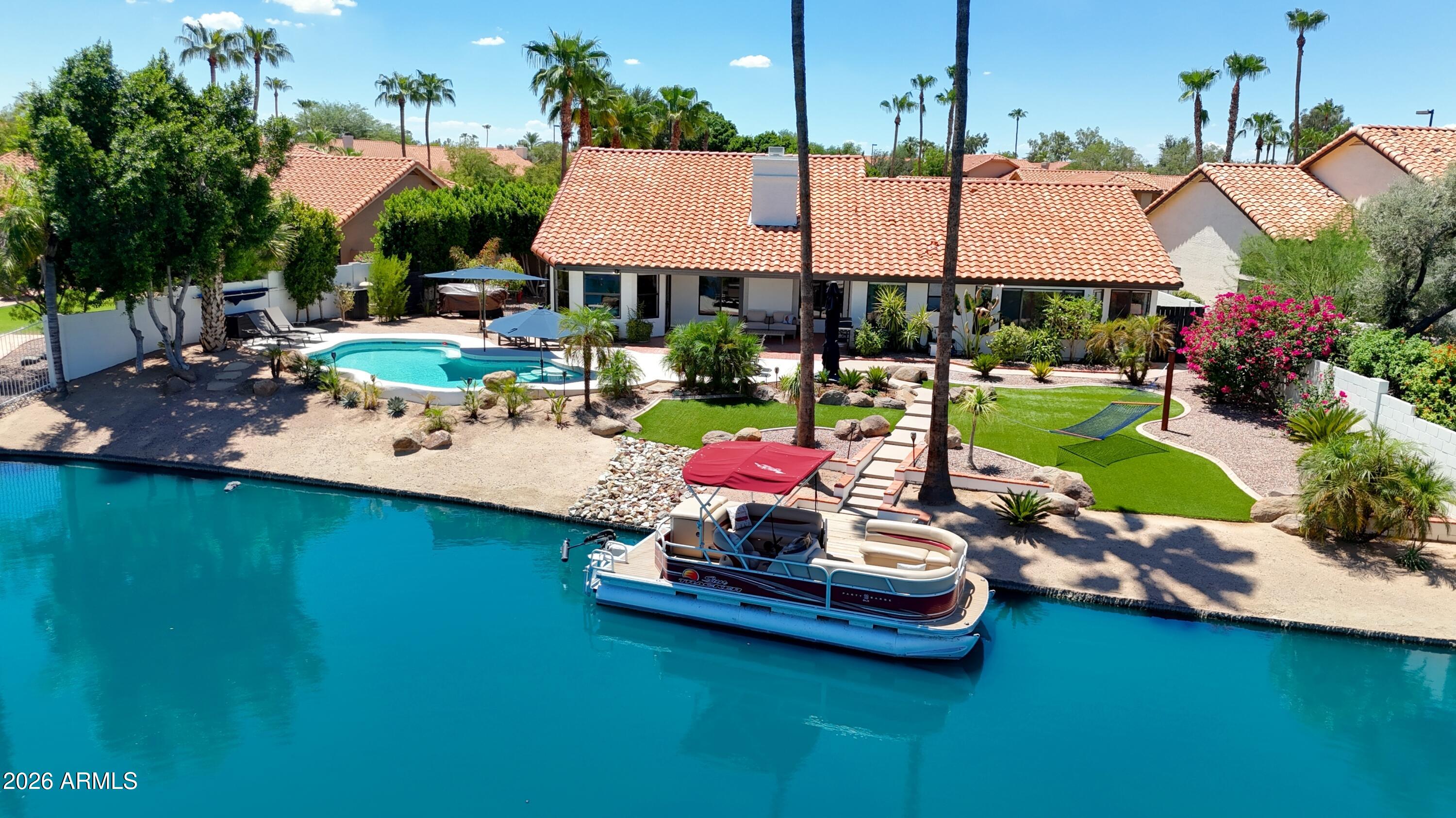 926 W COAST Drive