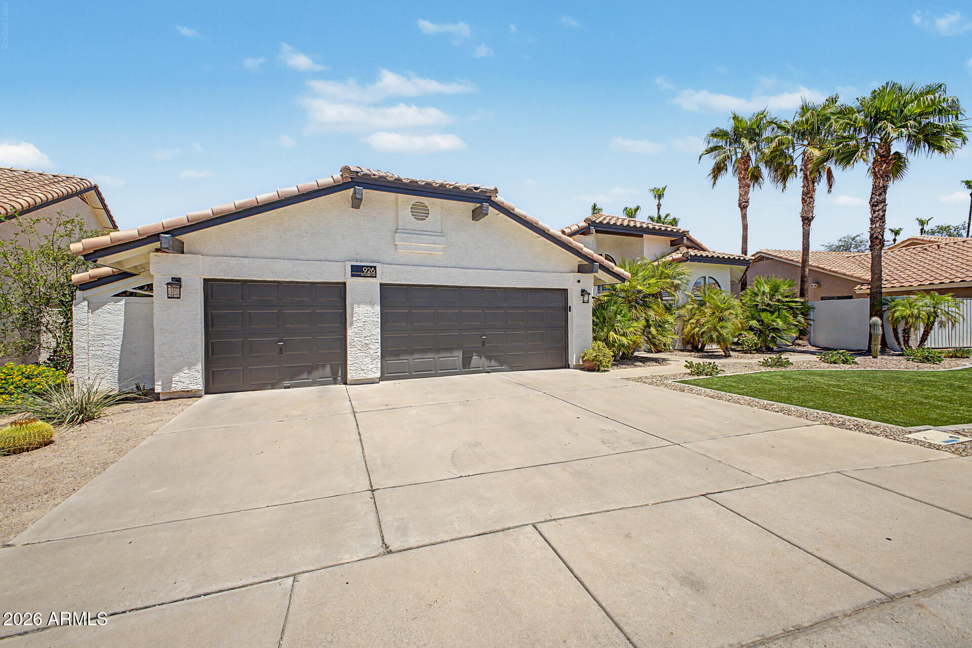 926 W COAST Drive