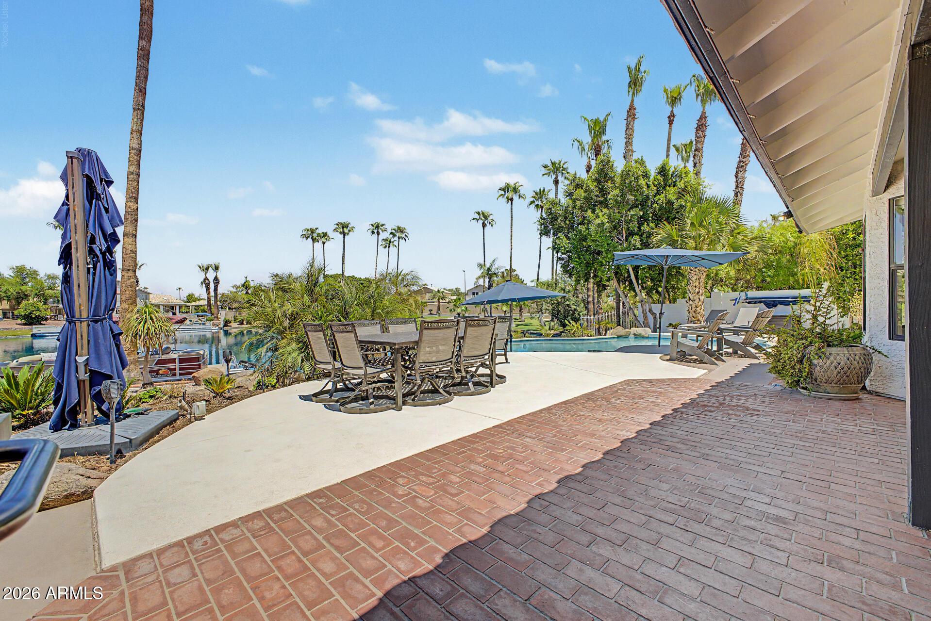 926 W COAST Drive