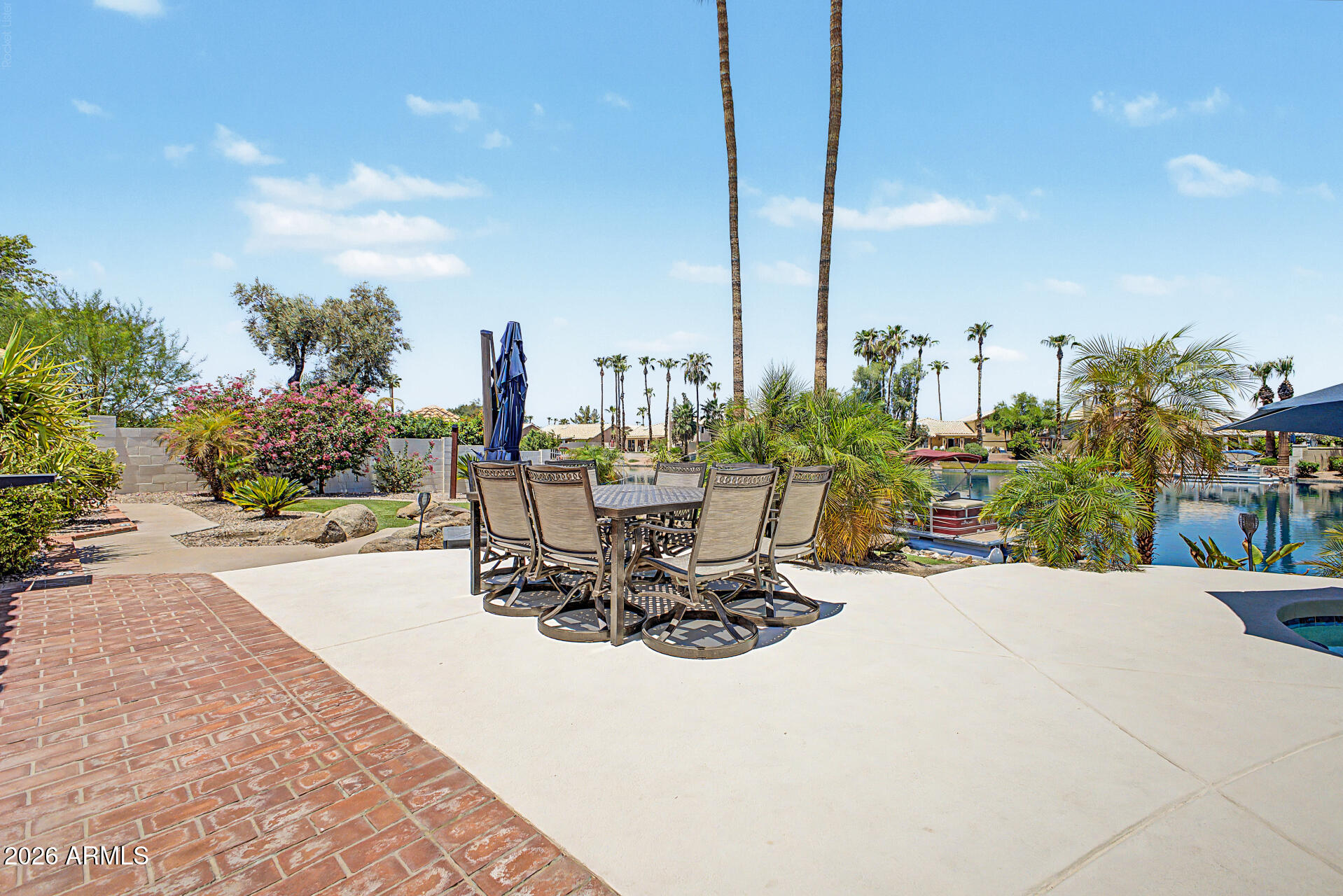 926 W COAST Drive