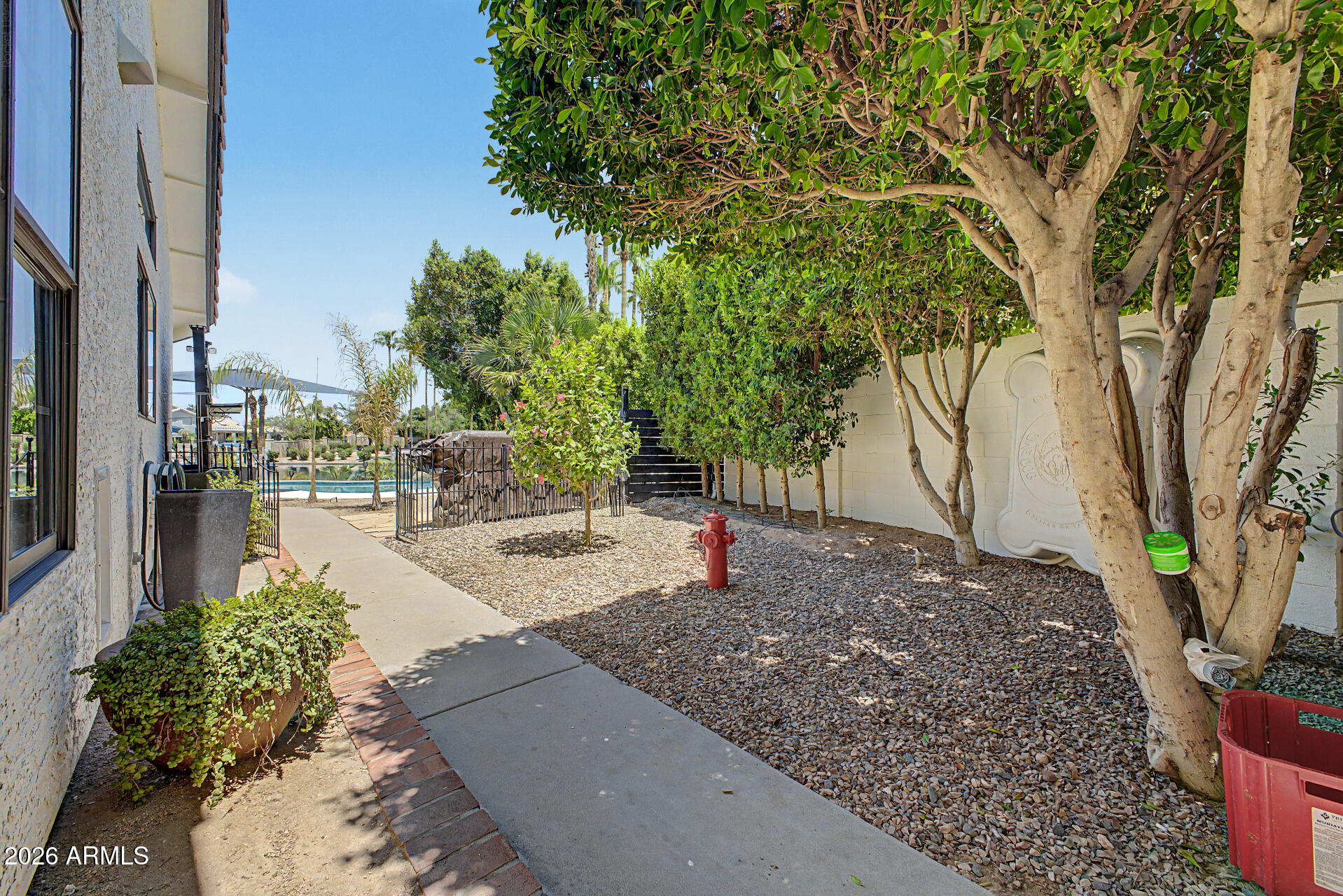 926 W COAST Drive
