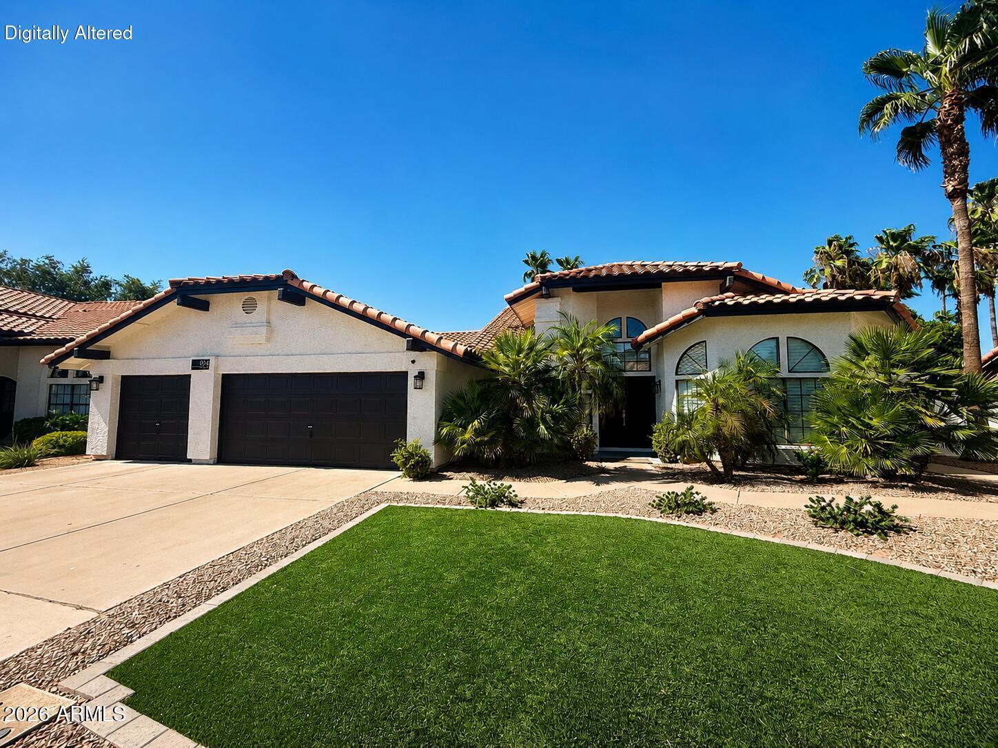 926 W COAST Drive