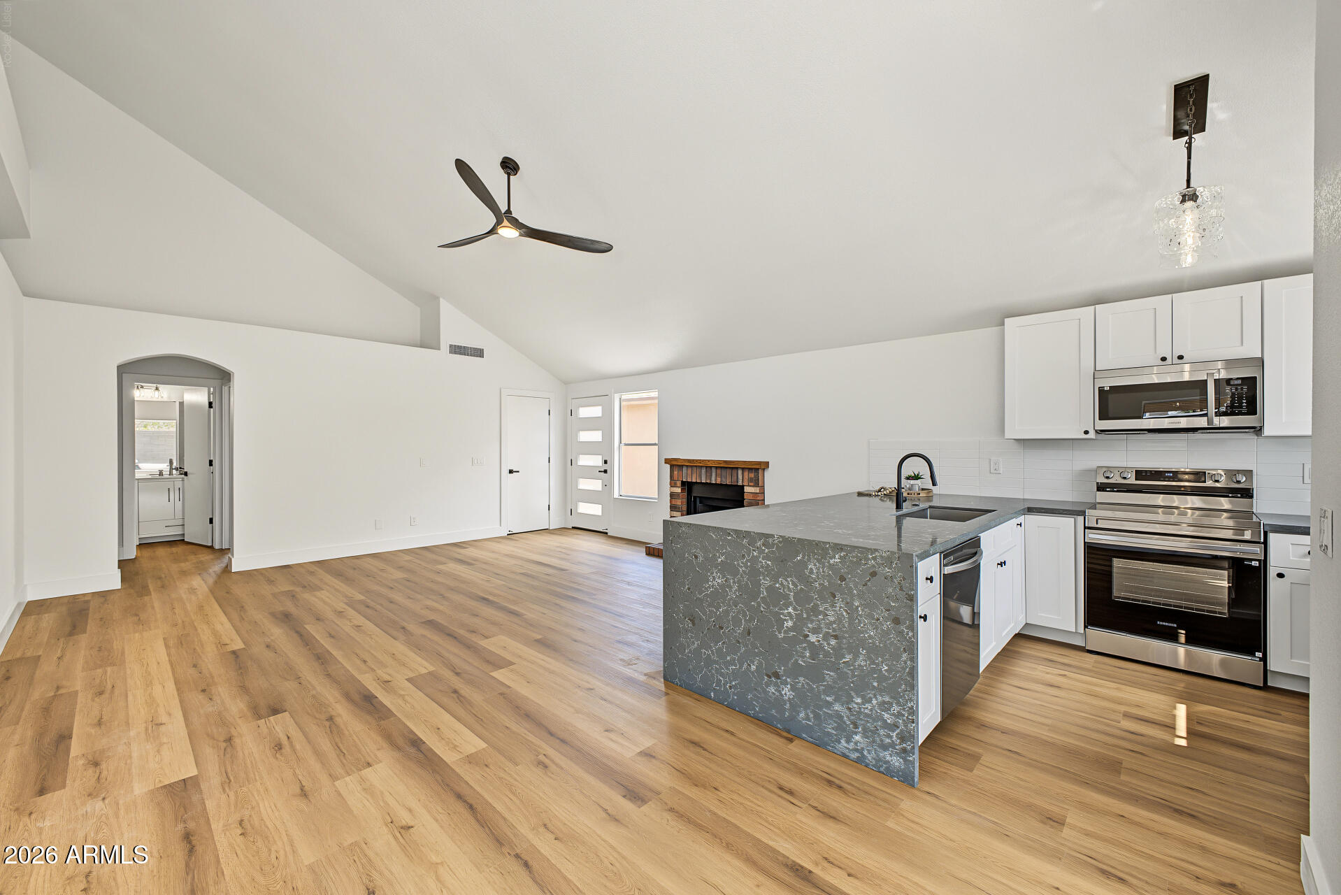 851 E ROCKWELL Drive
