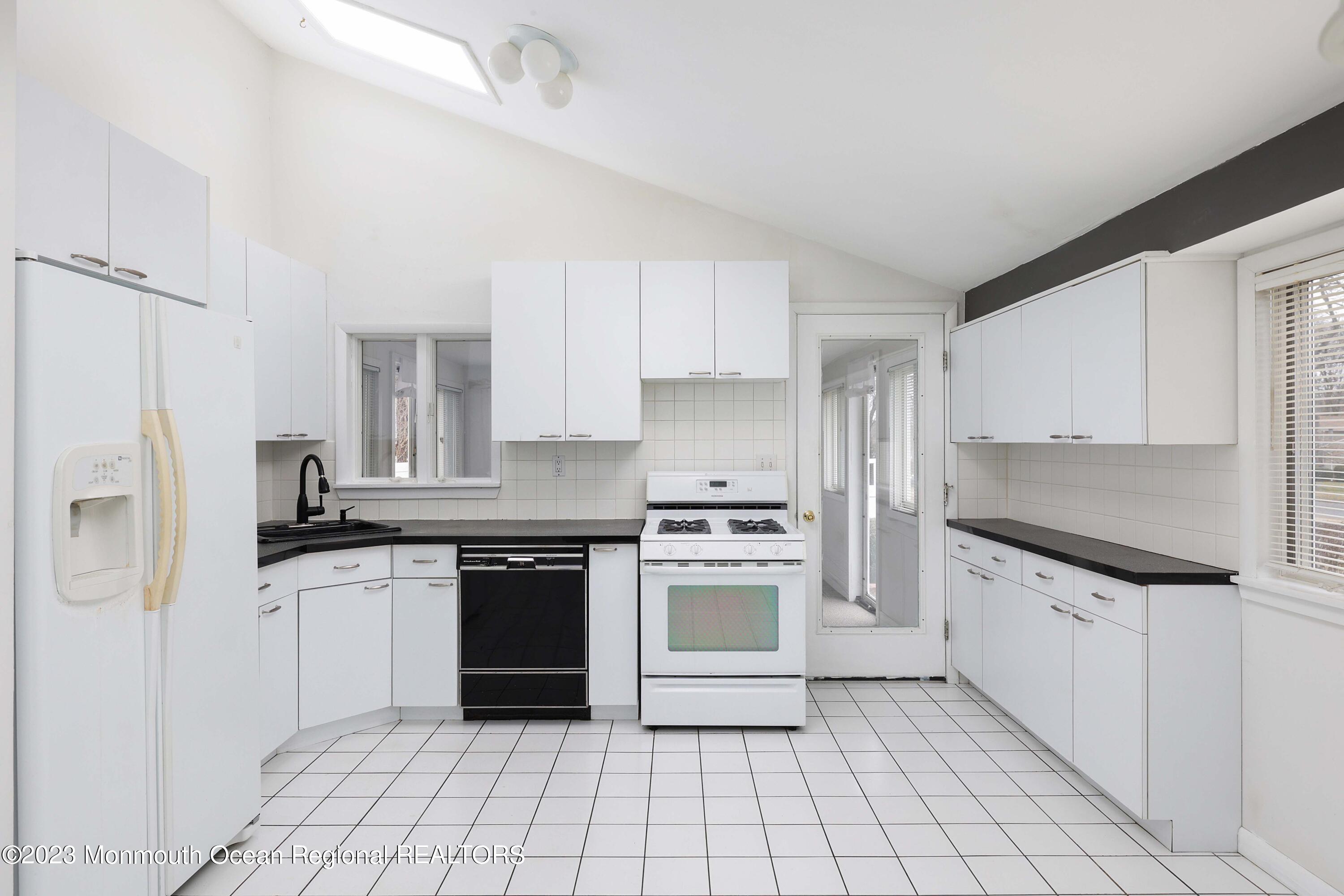 138 Manor Parkway