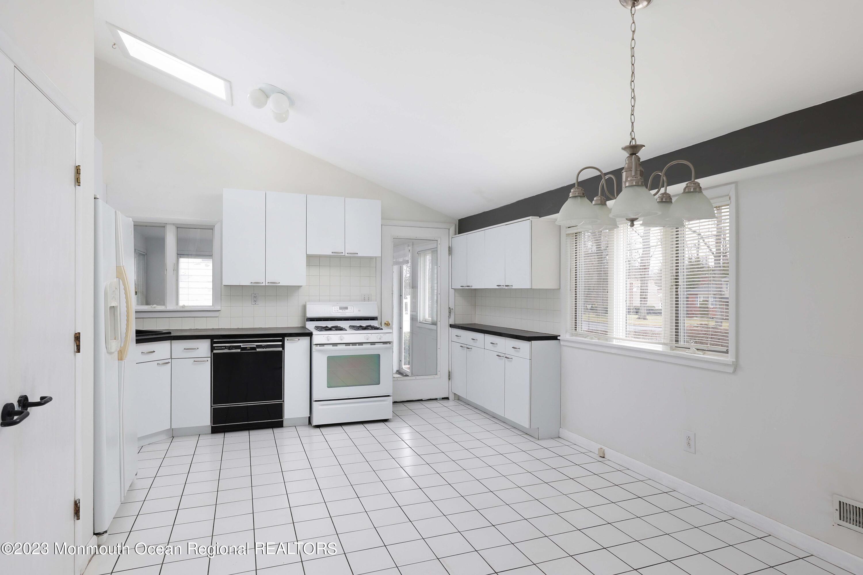 138 Manor Parkway