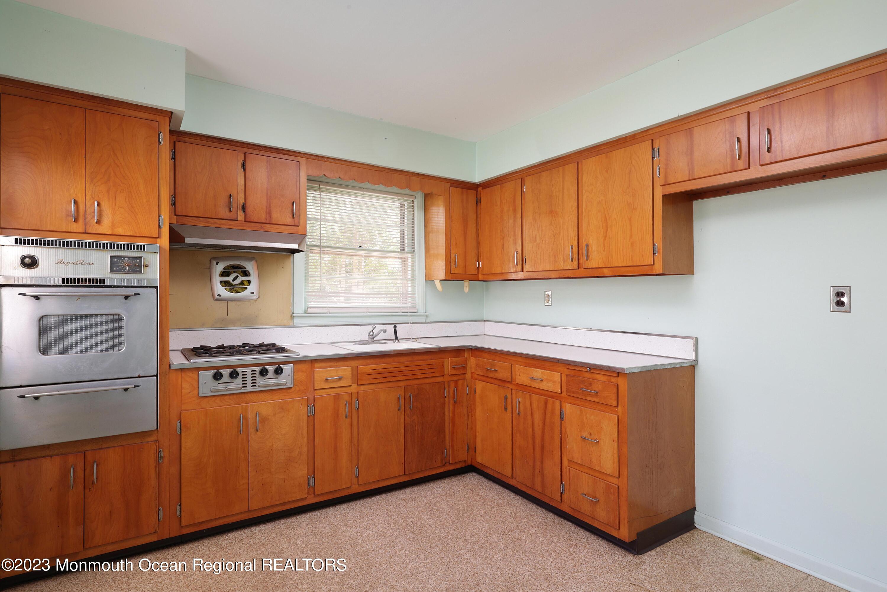 121 Jerome Avenue