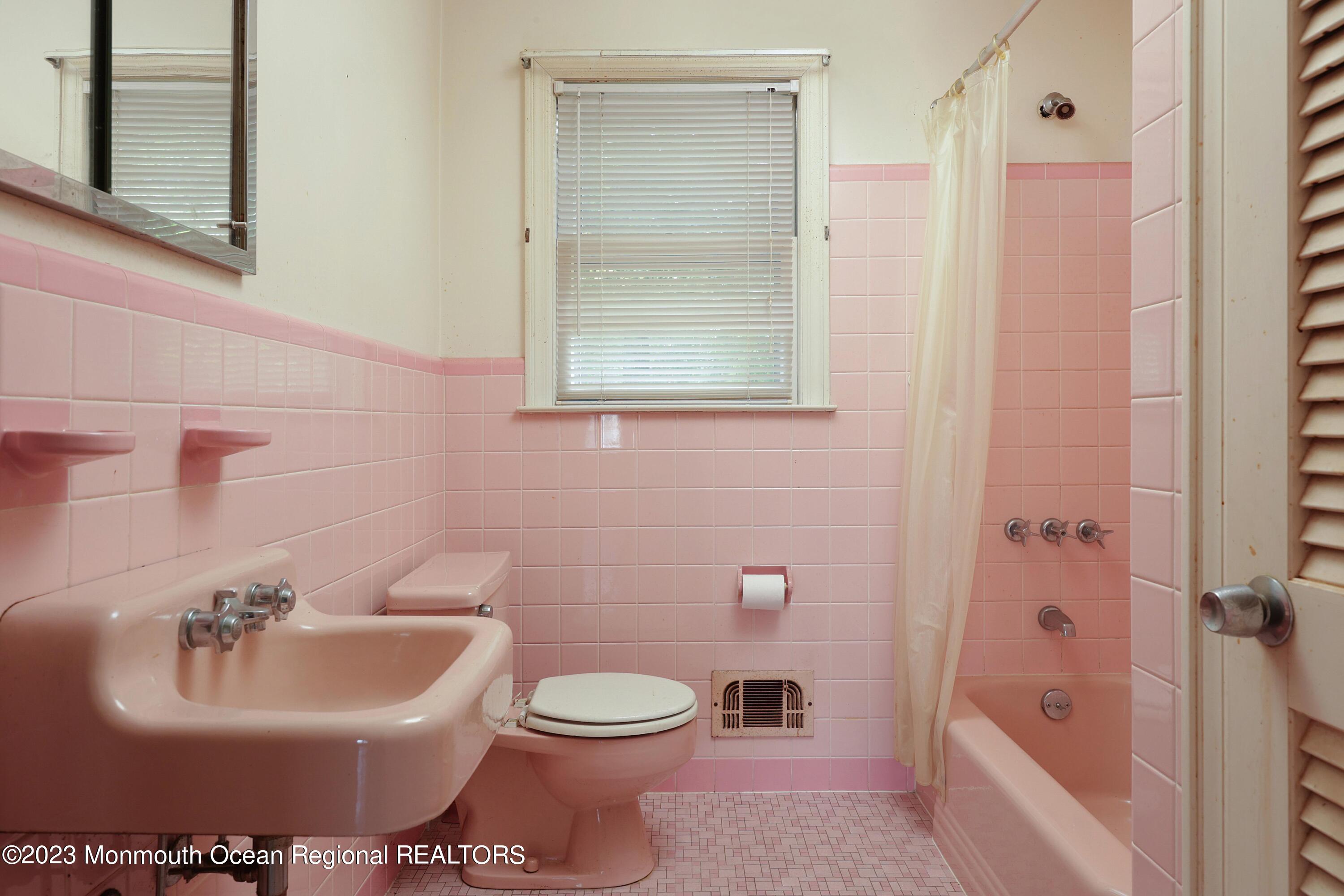 121 Jerome Avenue