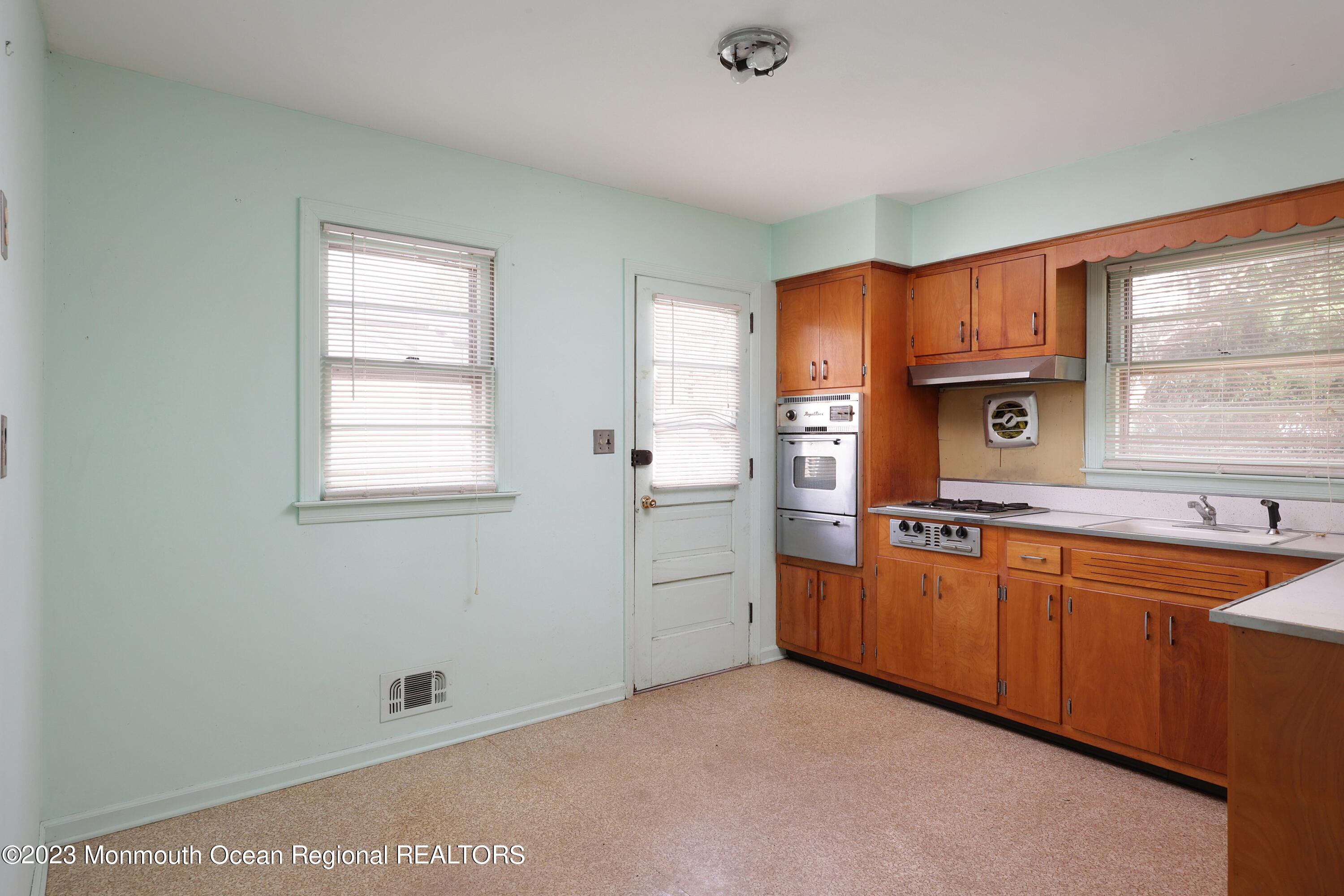 121 Jerome Avenue
