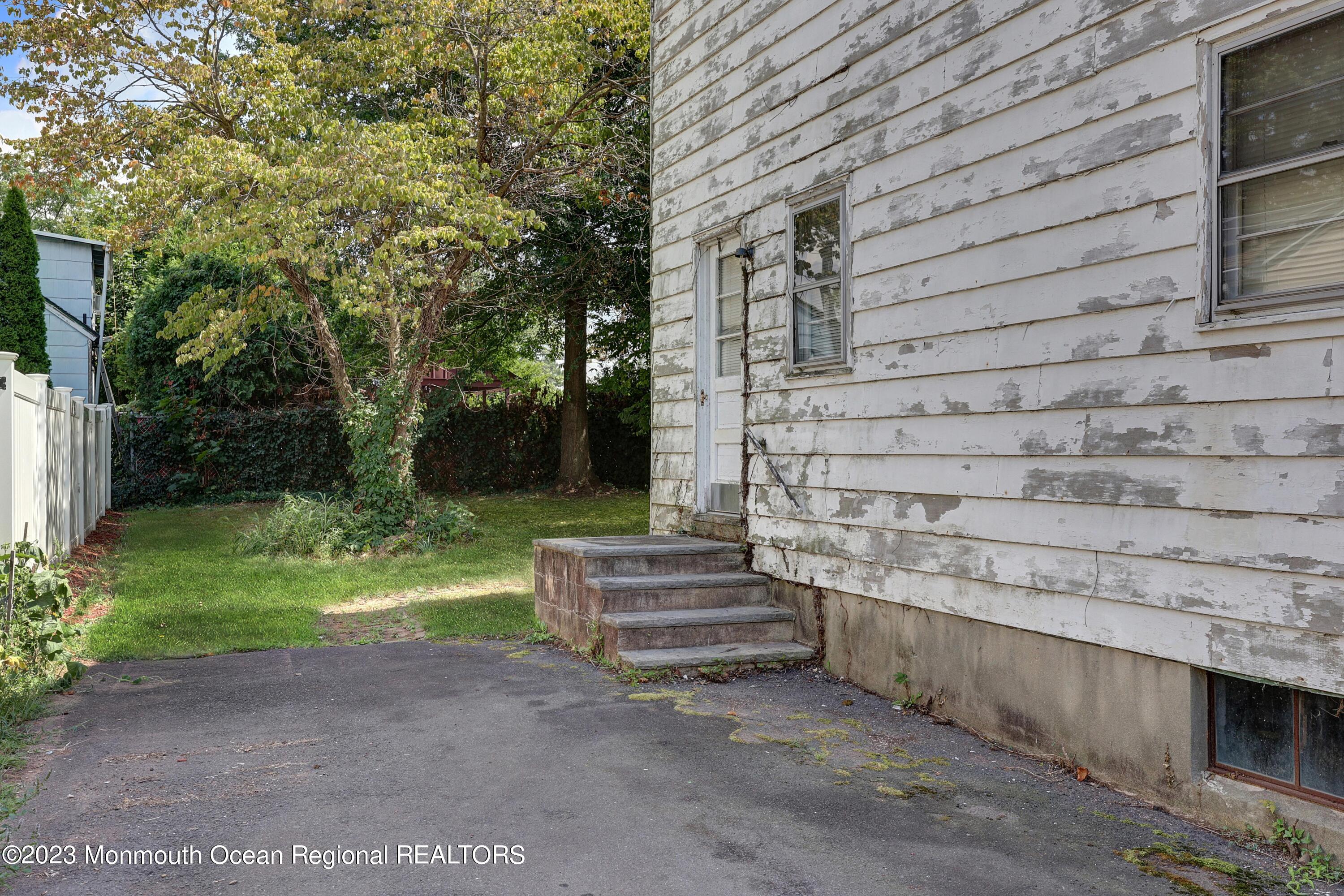 121 Jerome Avenue