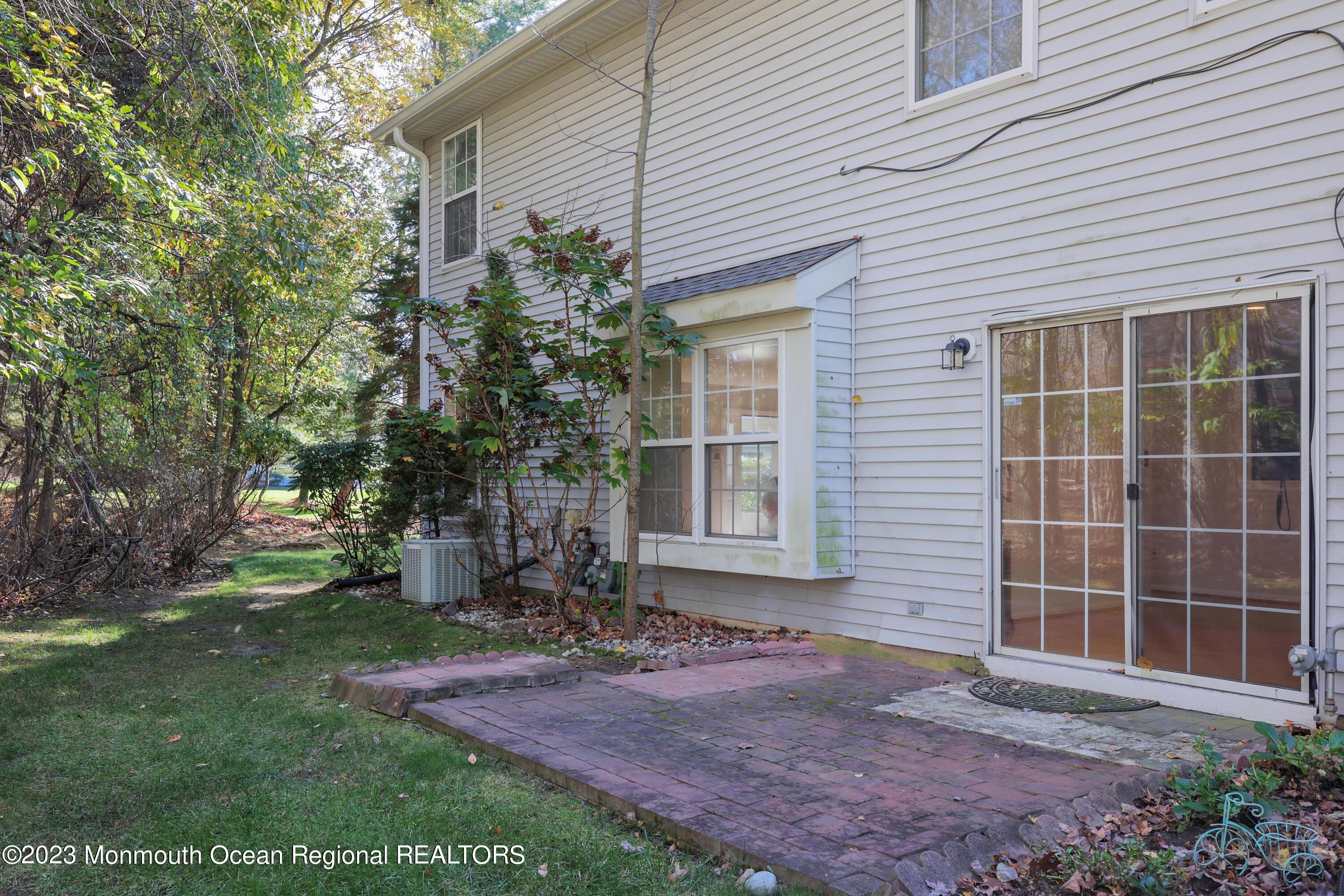 977 Lily Court