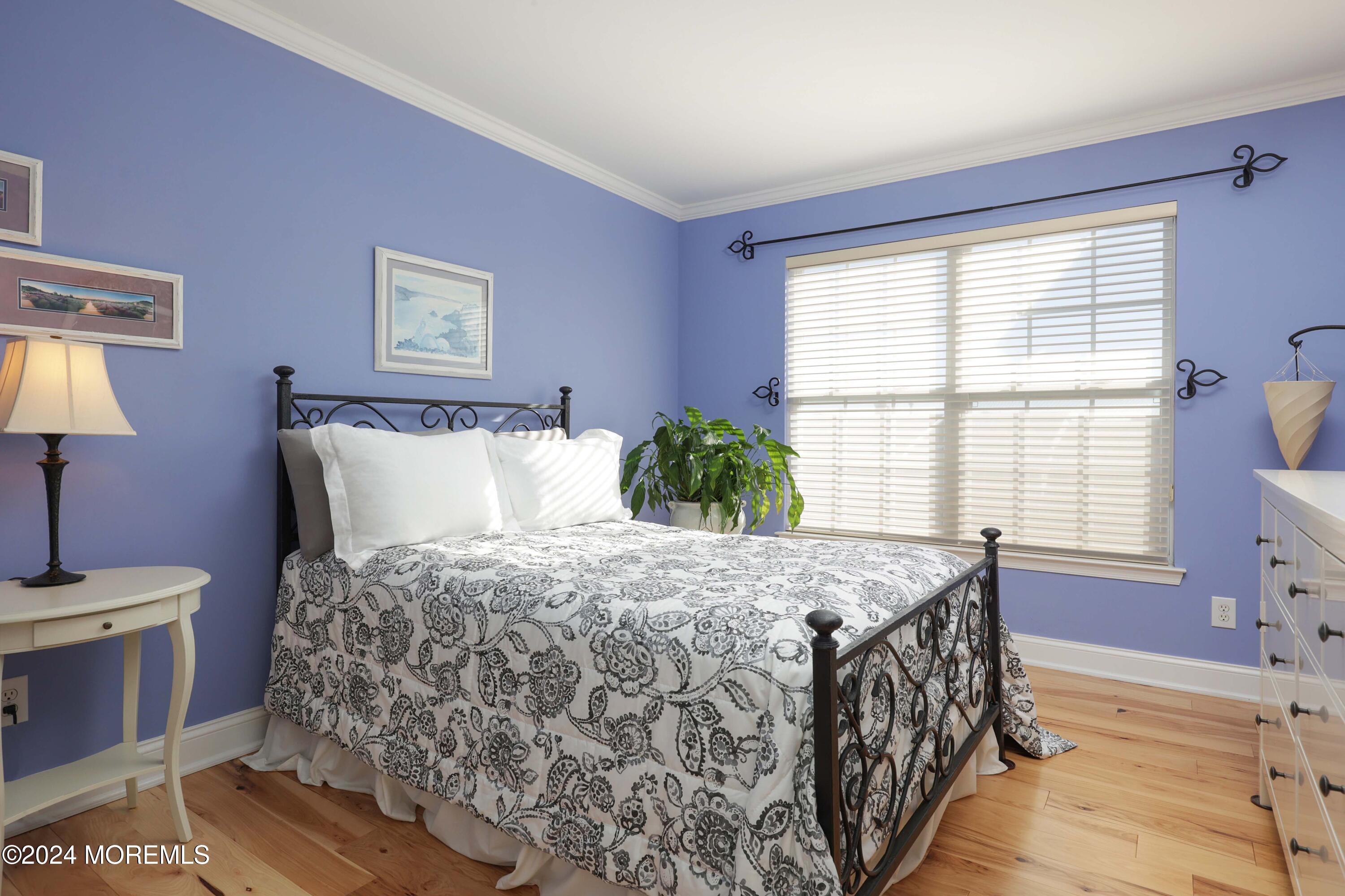 1048 Shadowlawn Drive, 700