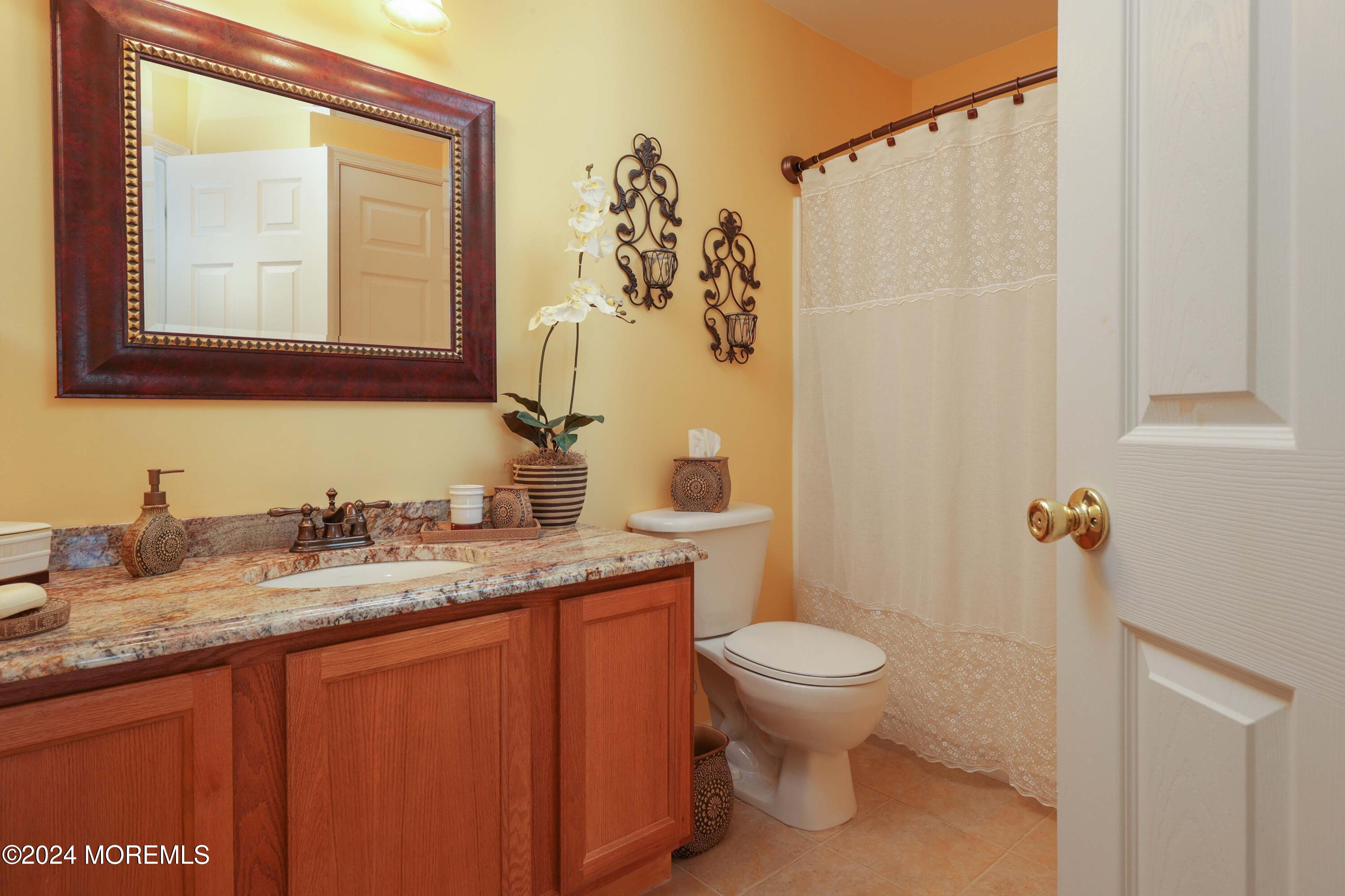 1048 Shadowlawn Drive, 700