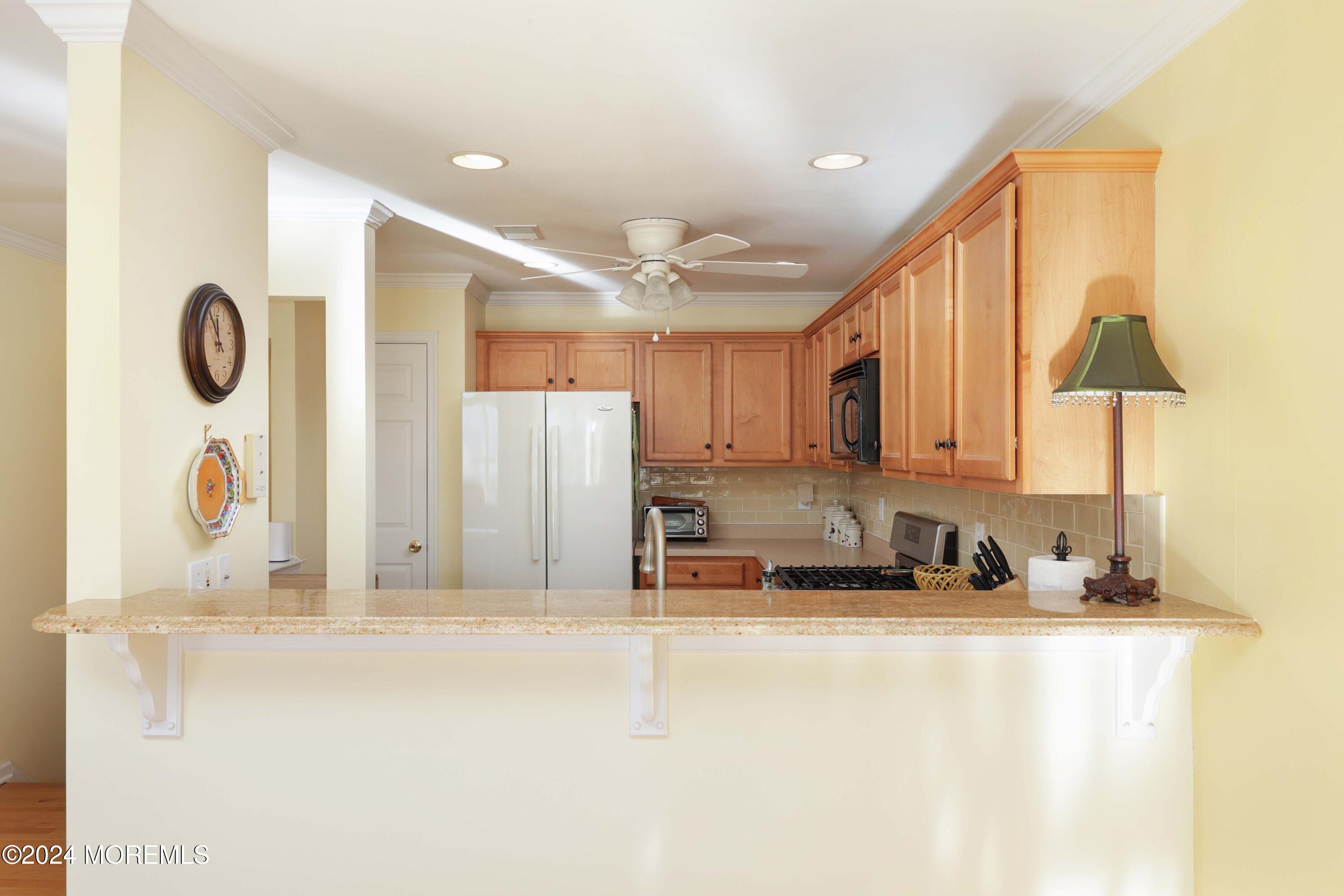 1048 Shadowlawn Drive, 700