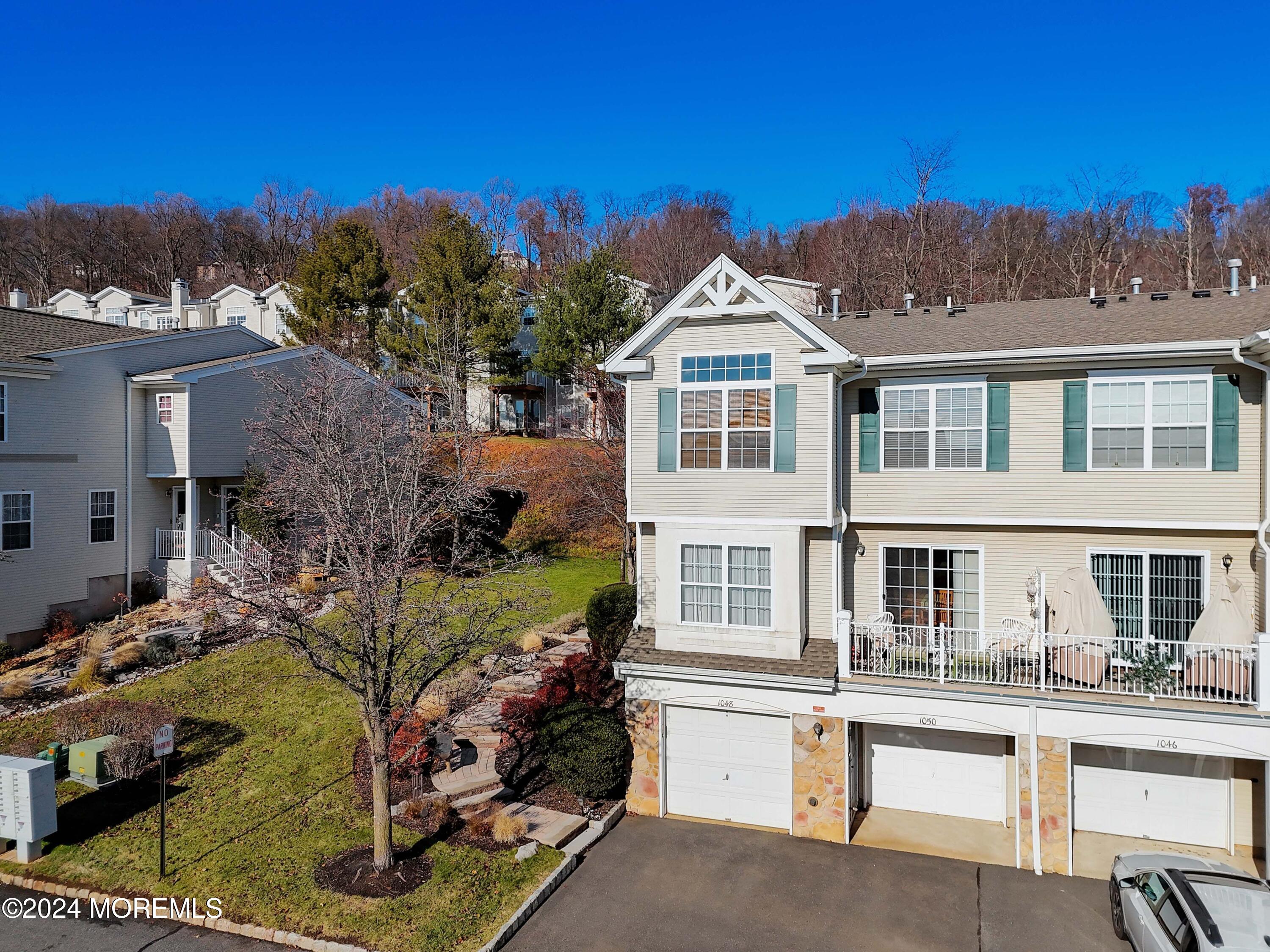 1048 Shadowlawn Drive, 700