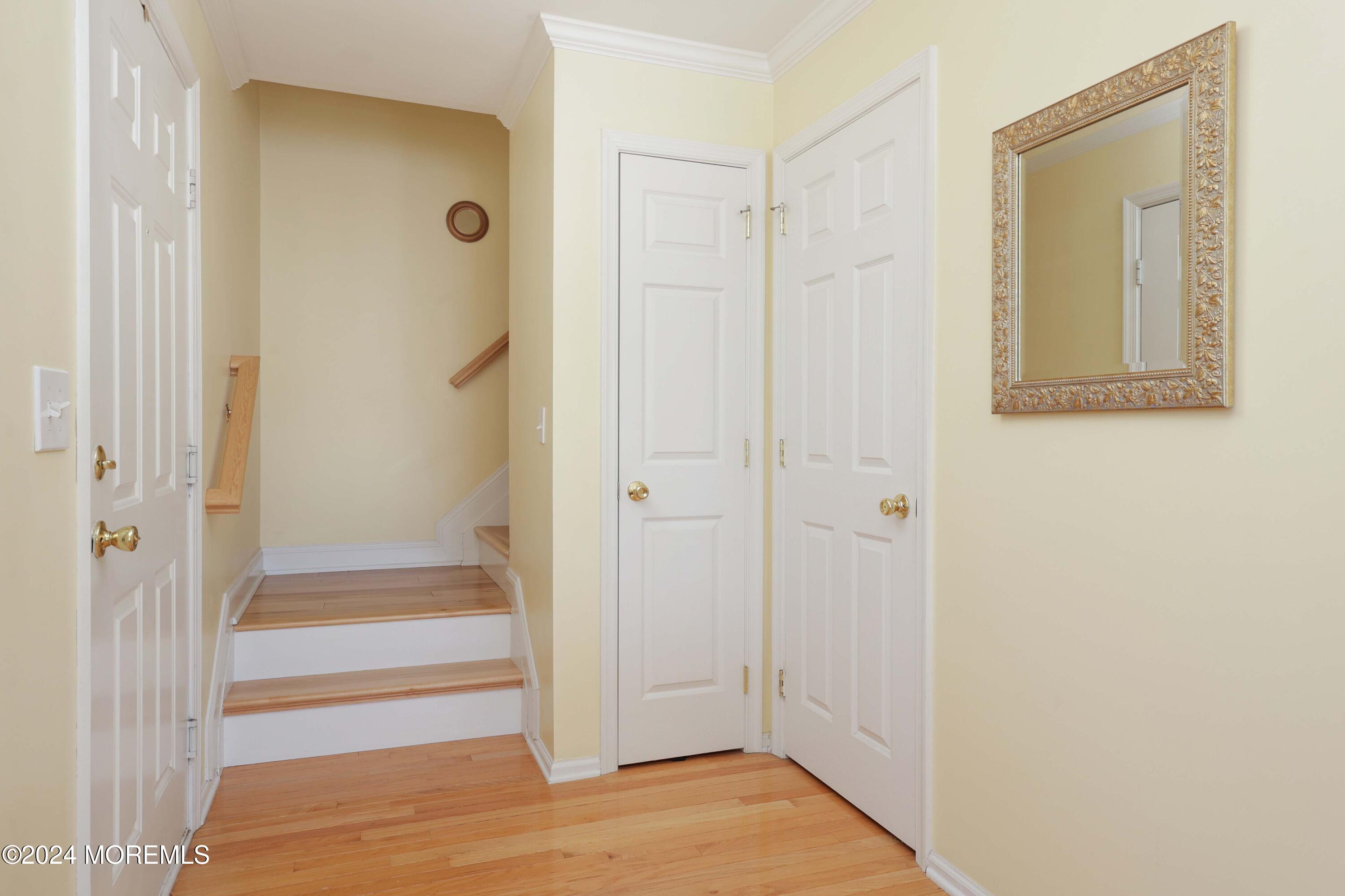 1048 Shadowlawn Drive, 700