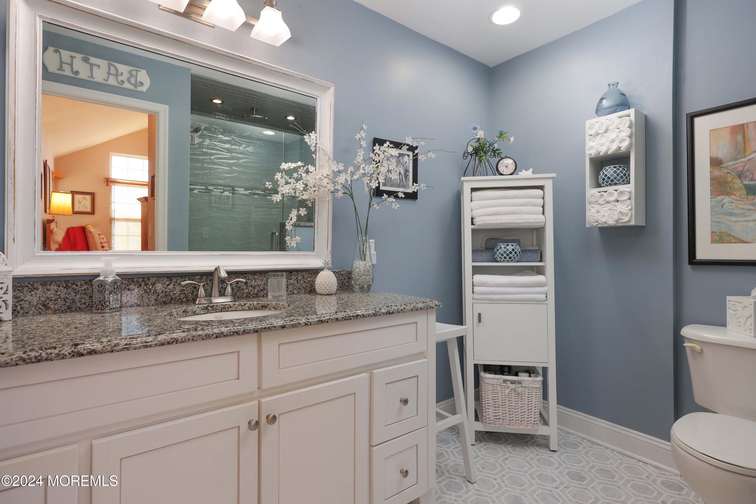 1048 Shadowlawn Drive, 700