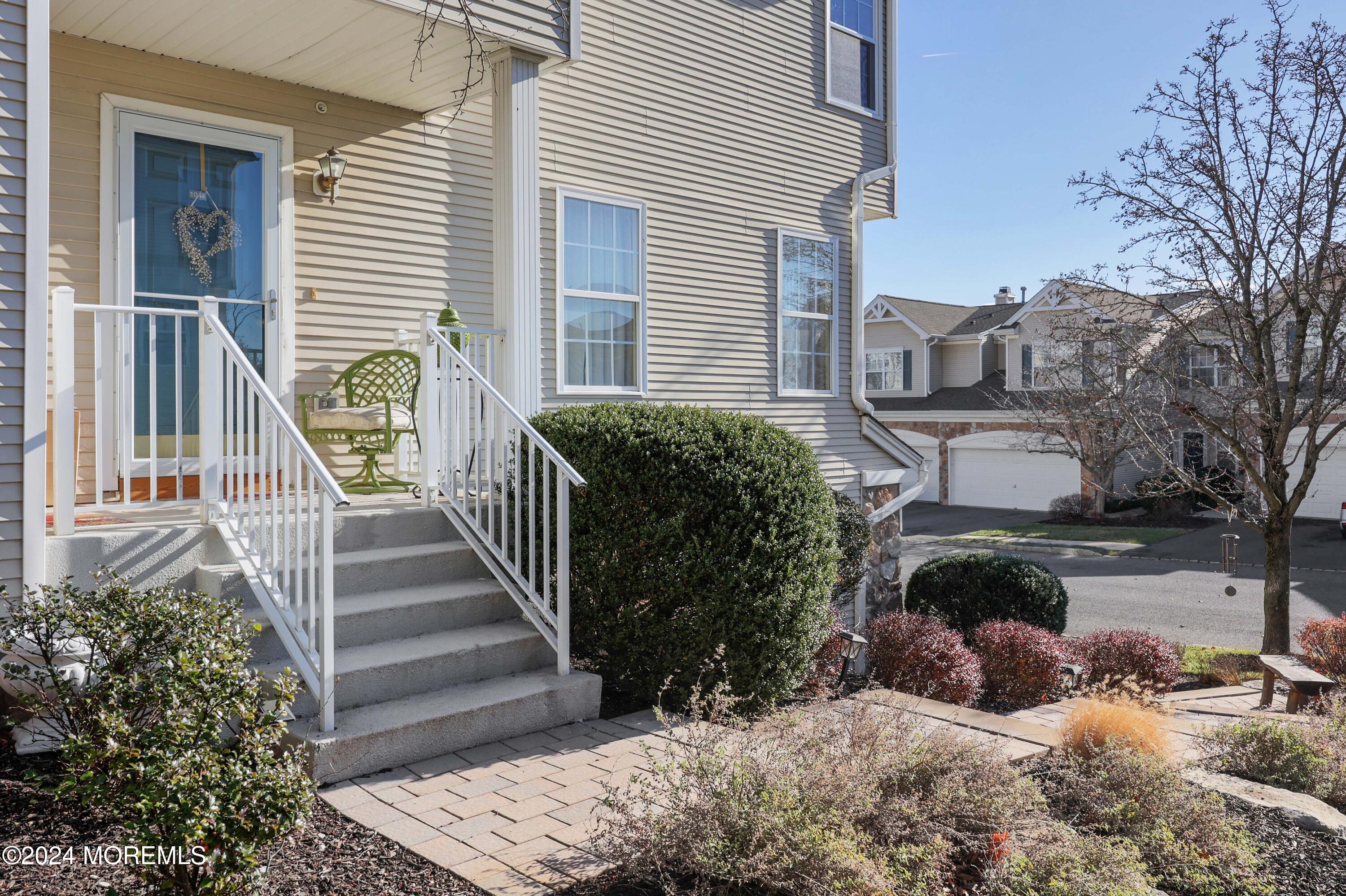 1048 Shadowlawn Drive, 700