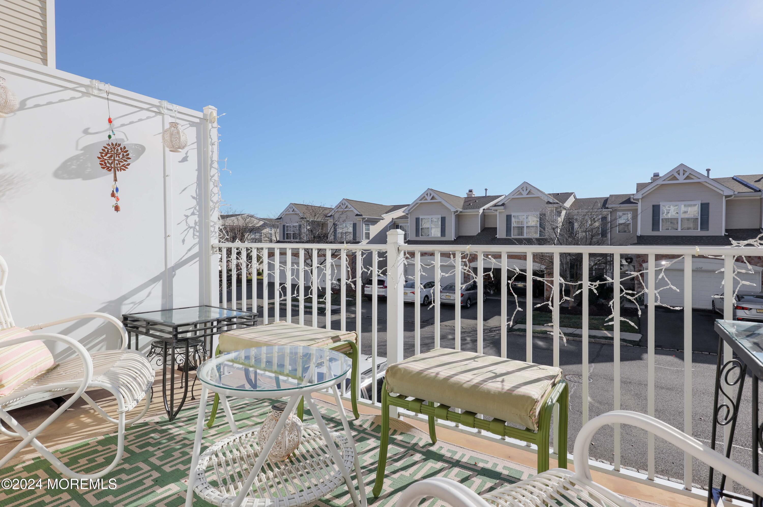 1048 Shadowlawn Drive, 700