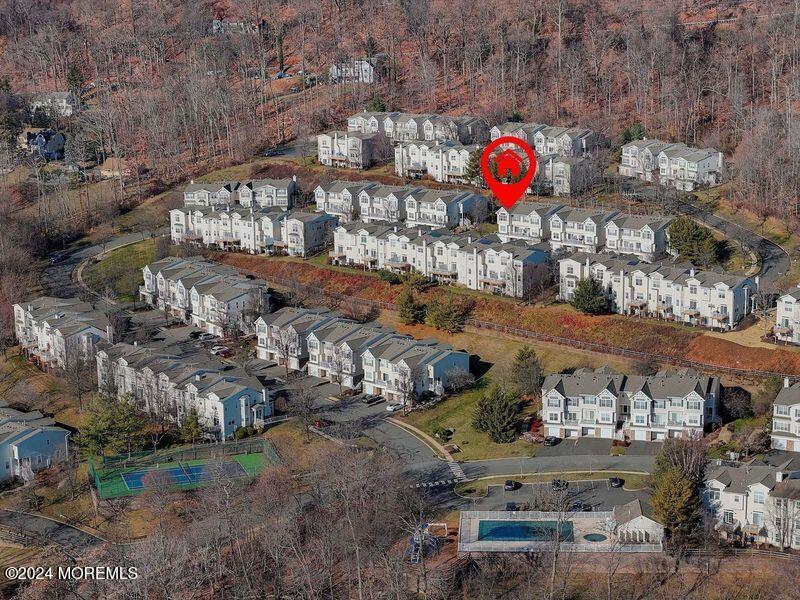 1048 Shadowlawn Drive, 700