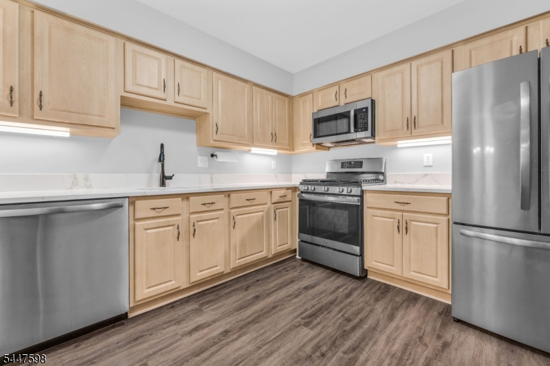 154 Leeds Ct 154
