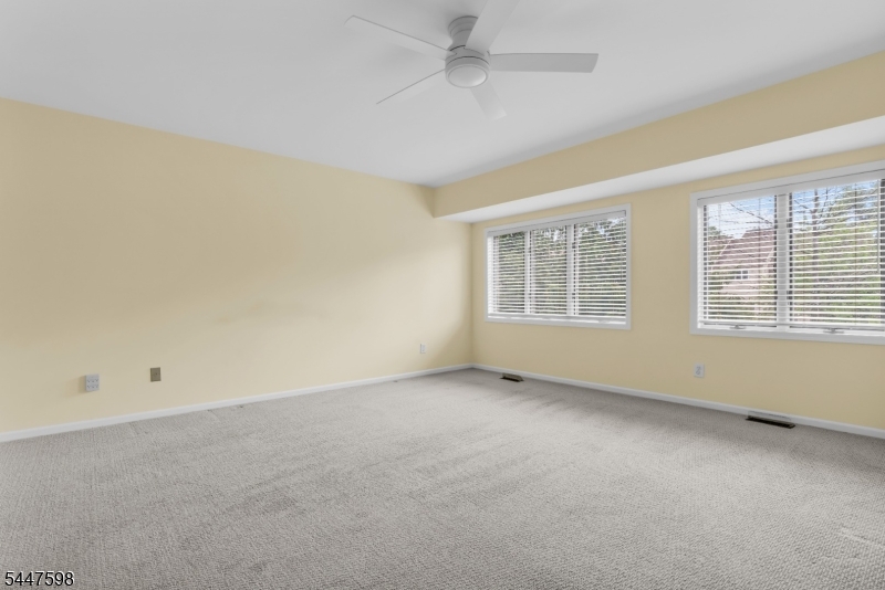154 Leeds Ct 154