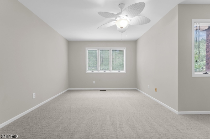 154 Leeds Ct 154