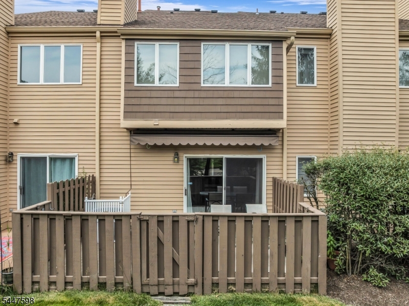 154 Leeds Ct 154