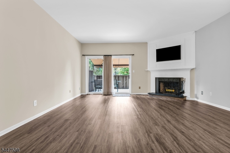 154 Leeds Ct 154