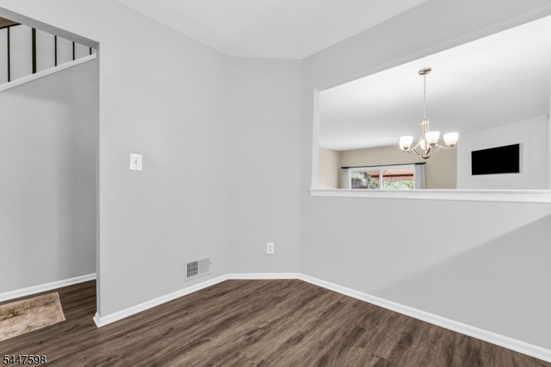 154 Leeds Ct 154