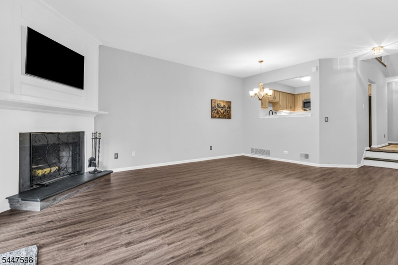 154 Leeds Ct 154