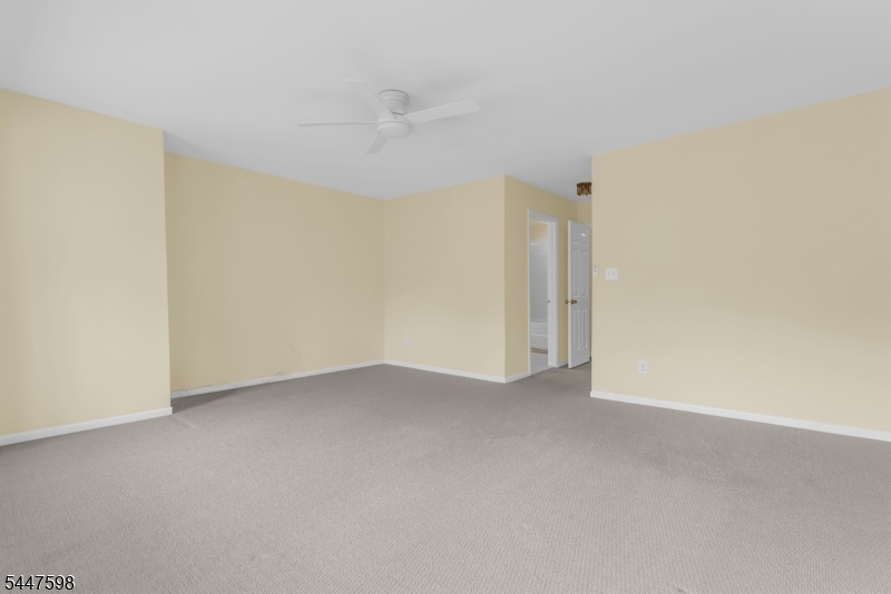 154 Leeds Ct 154