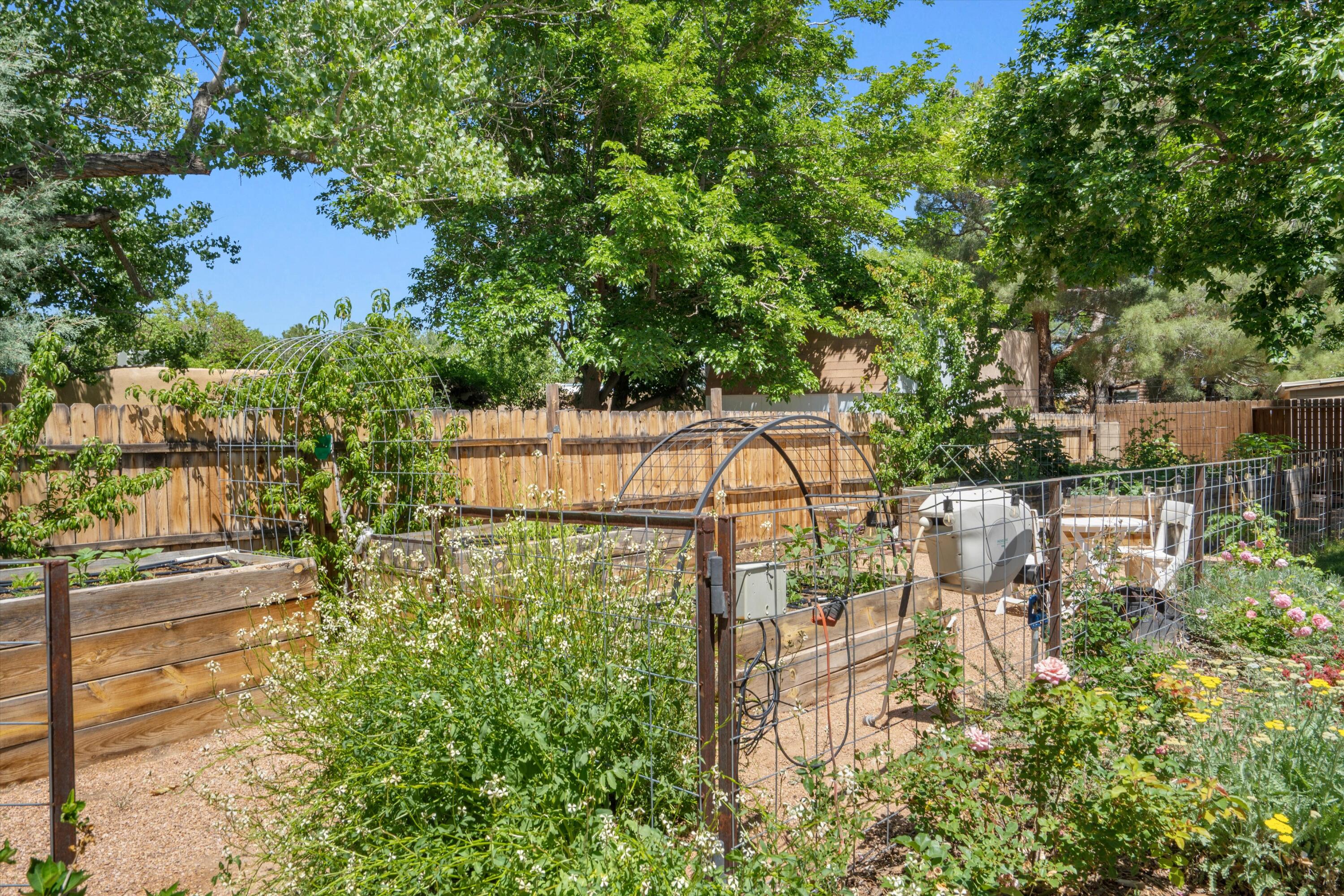 2408 CALLE DE PANZA NW