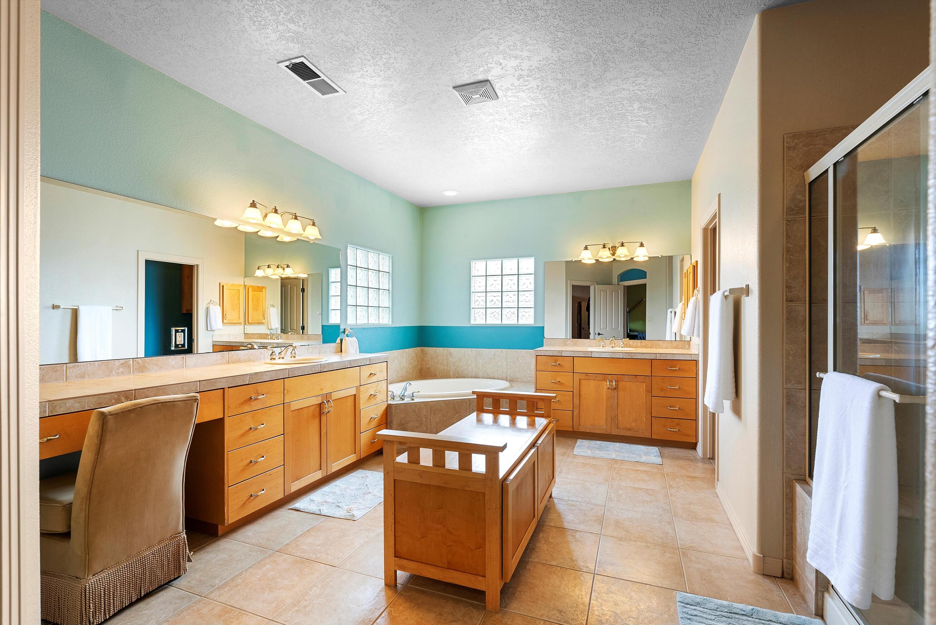 5808 MARIOLA Place NE