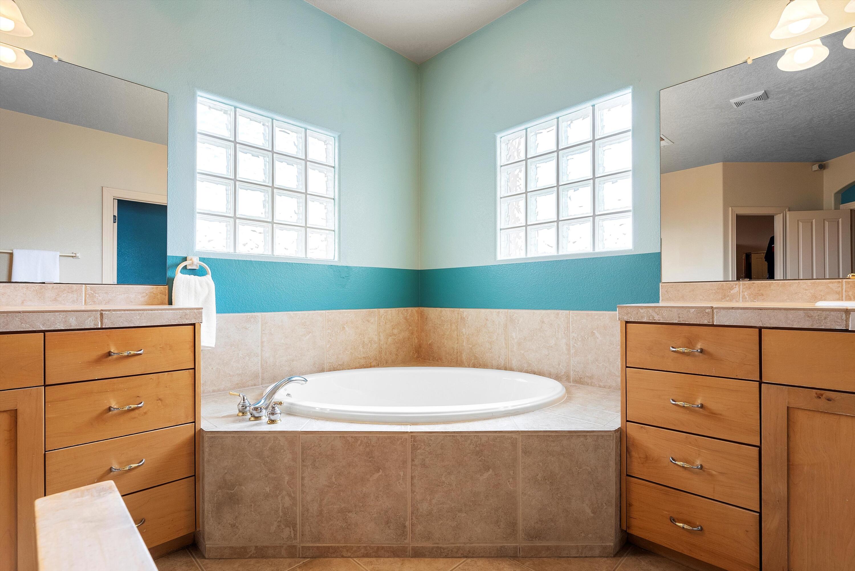 5808 MARIOLA Place NE