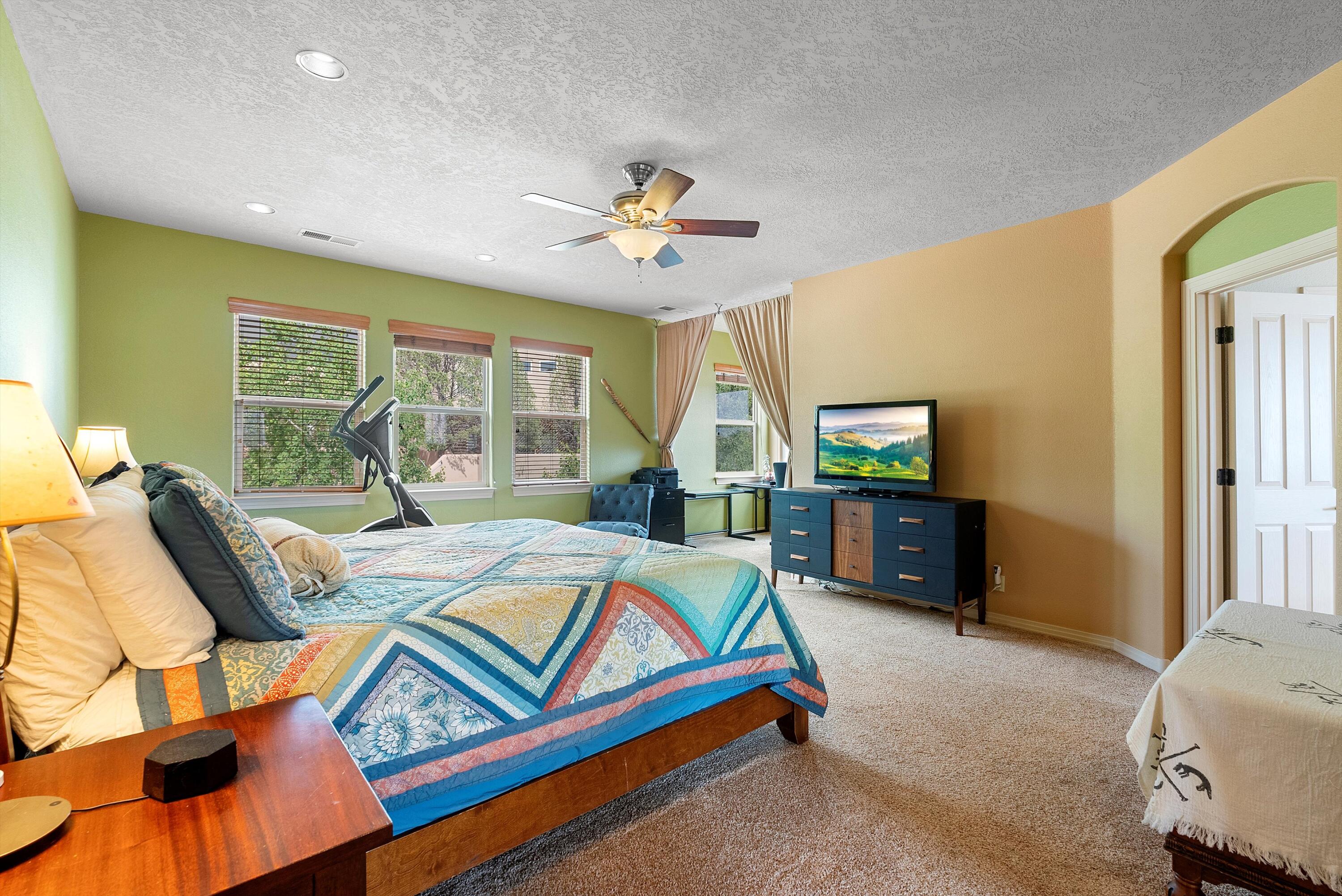 5808 MARIOLA Place NE