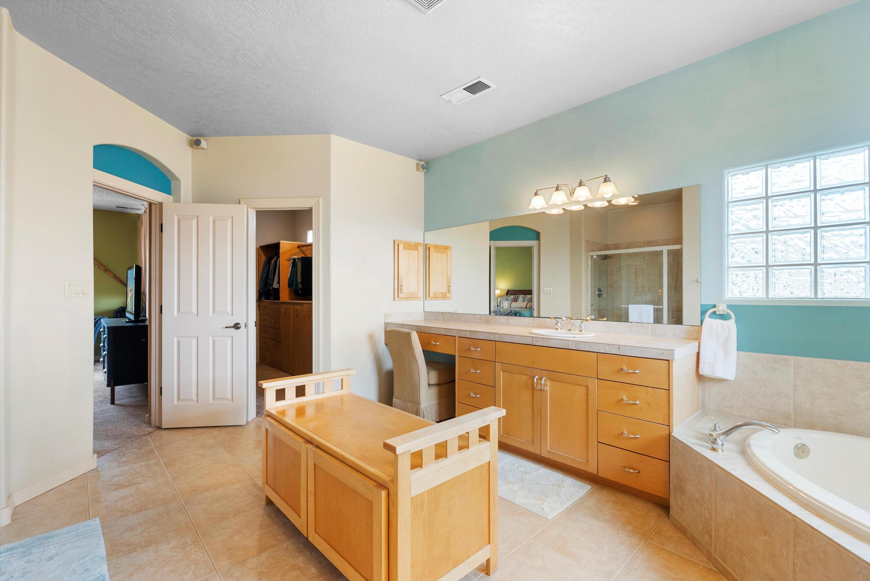 5808 MARIOLA Place NE