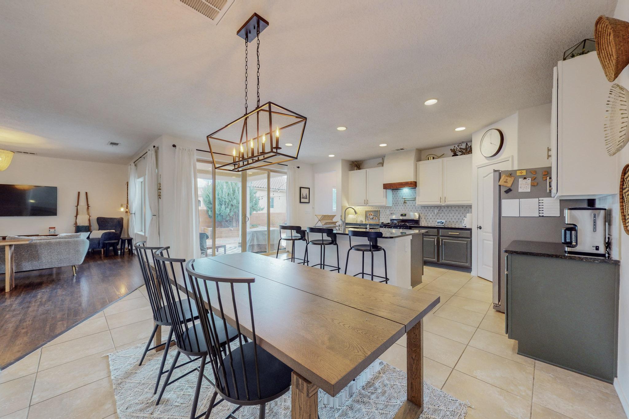 5716 STRAND Loop SE