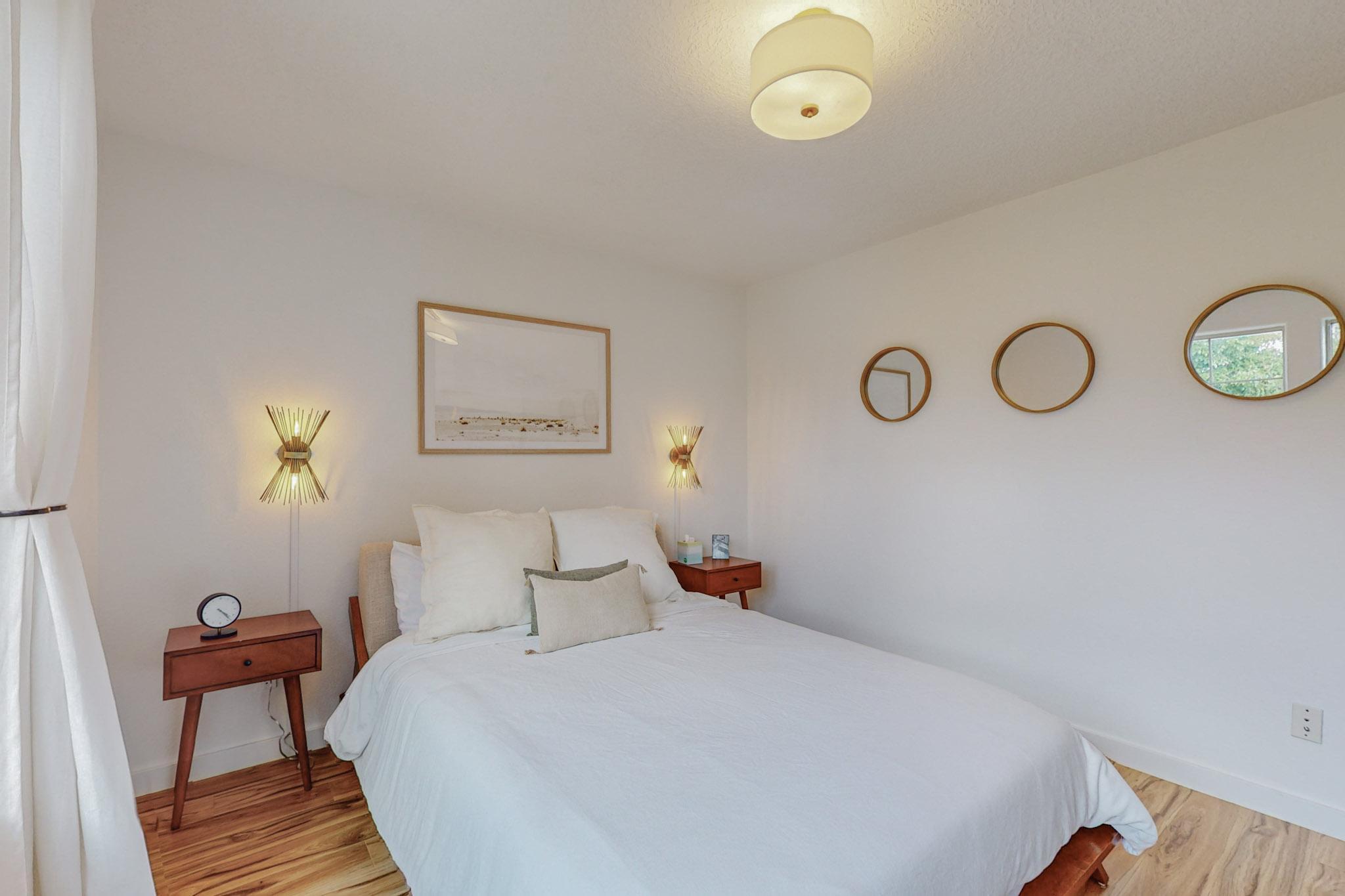 5716 STRAND Loop SE