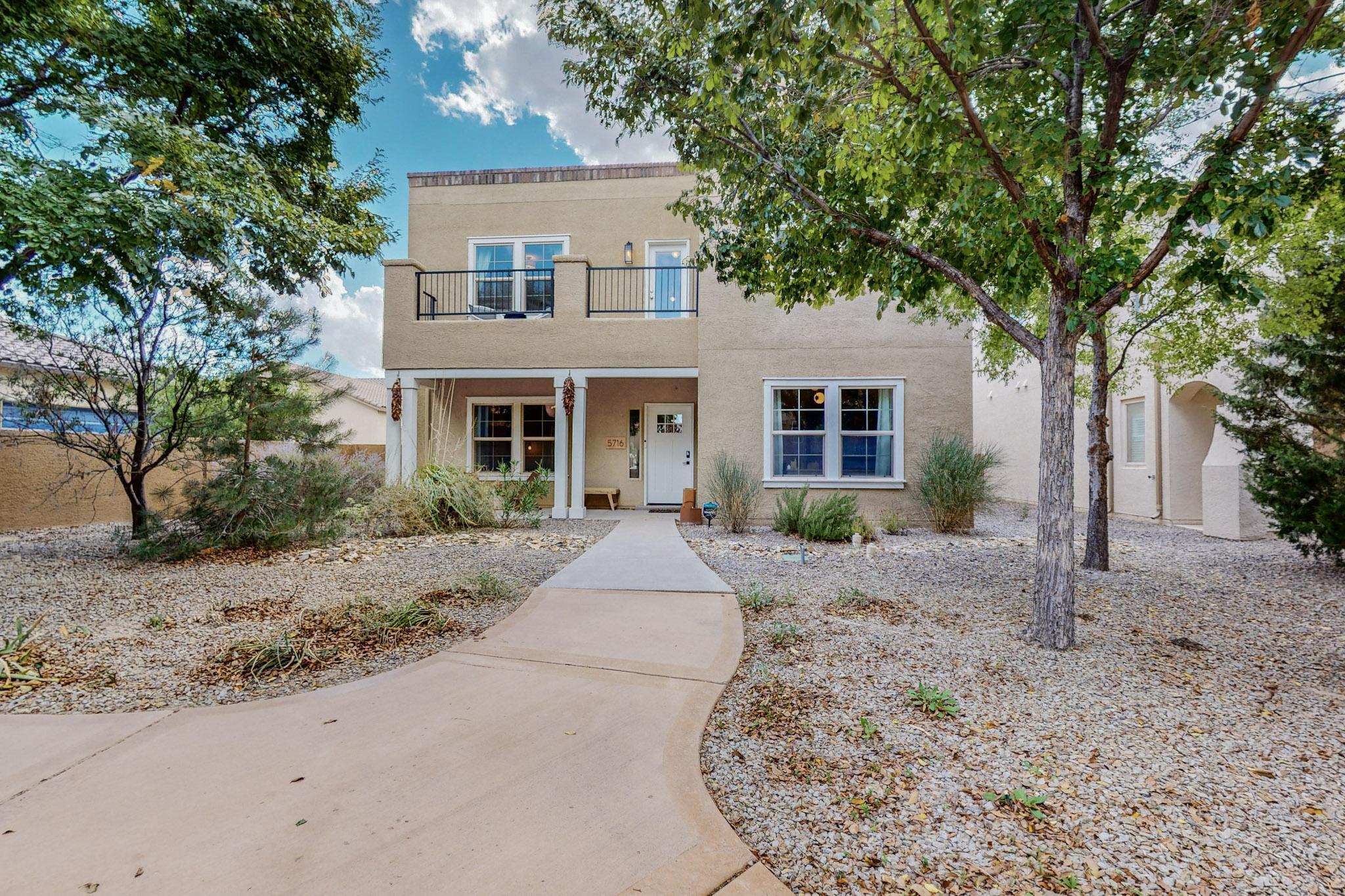 5716 STRAND Loop SE