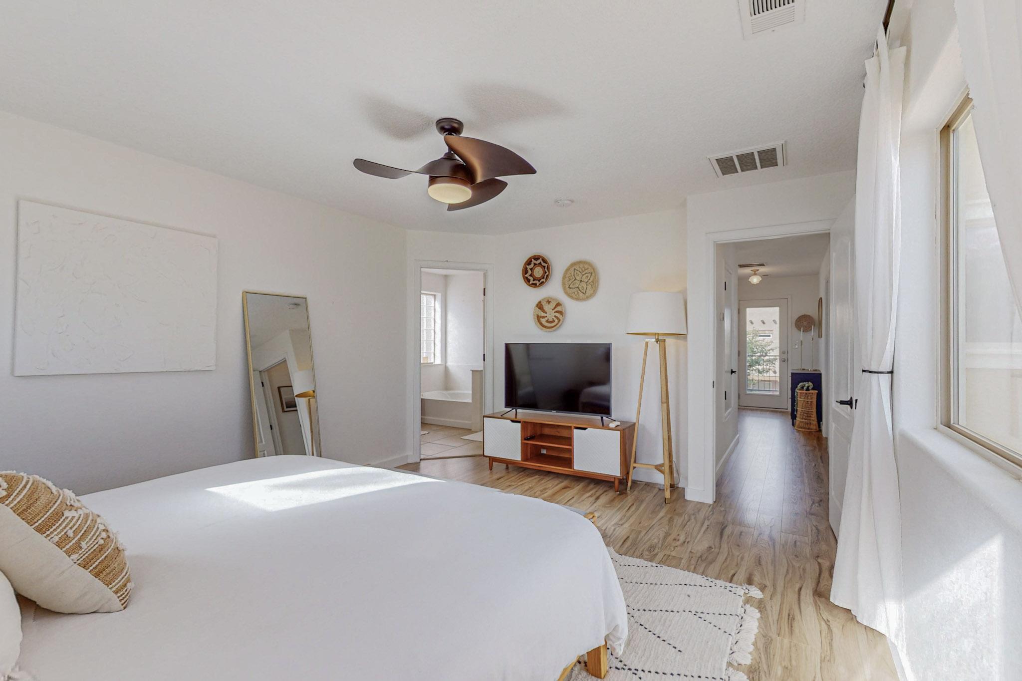 5716 STRAND Loop SE