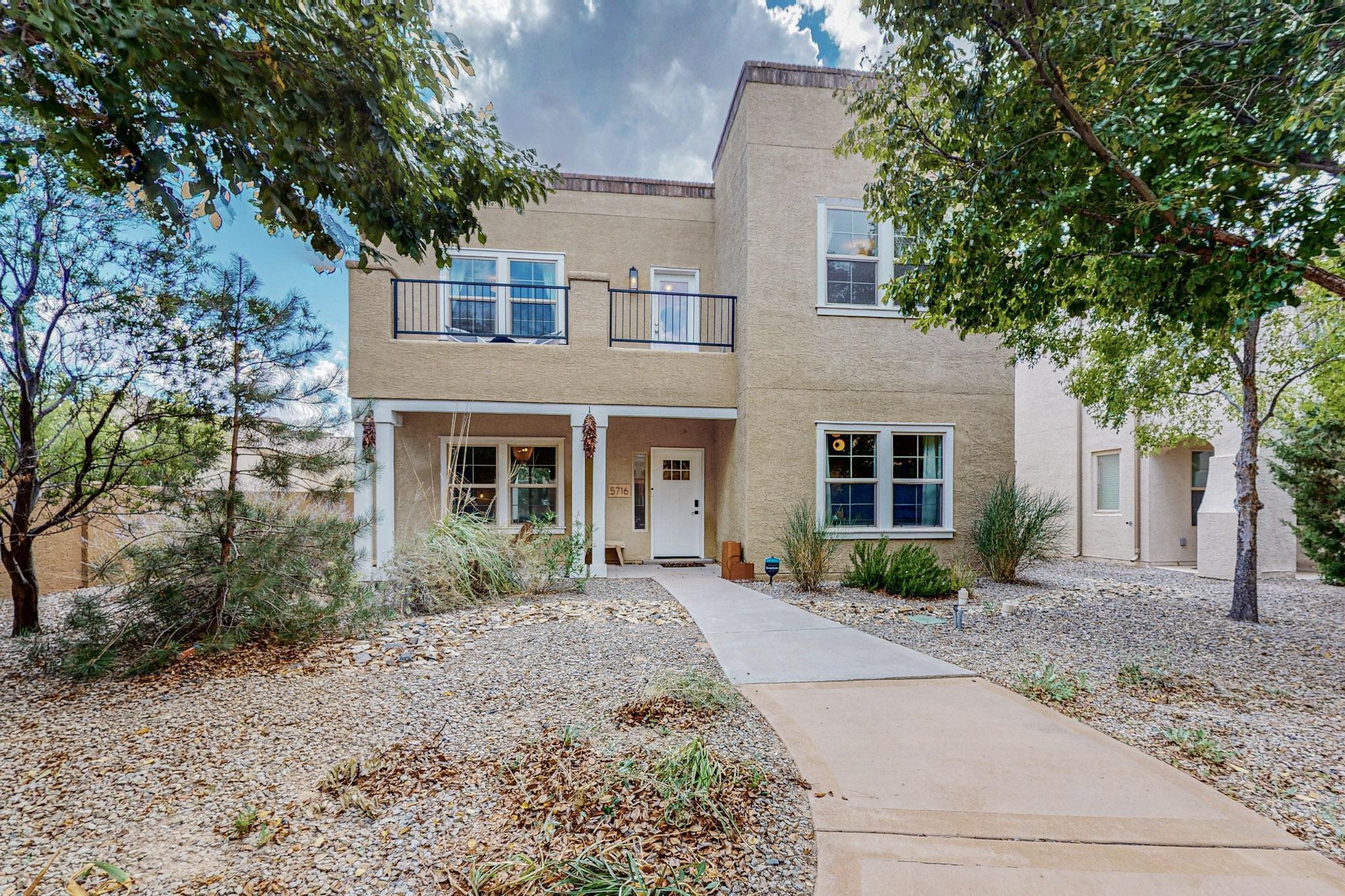 5716 STRAND Loop SE
