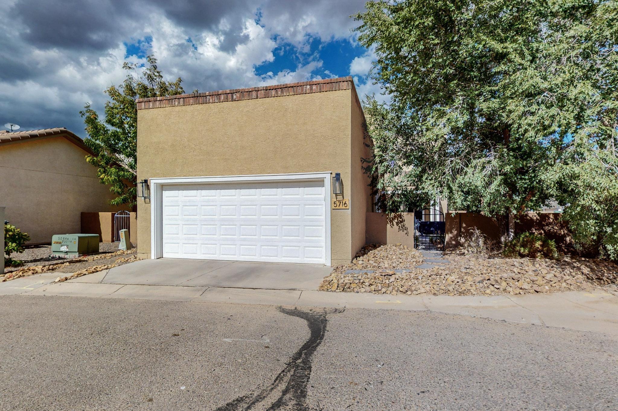 5716 STRAND Loop SE