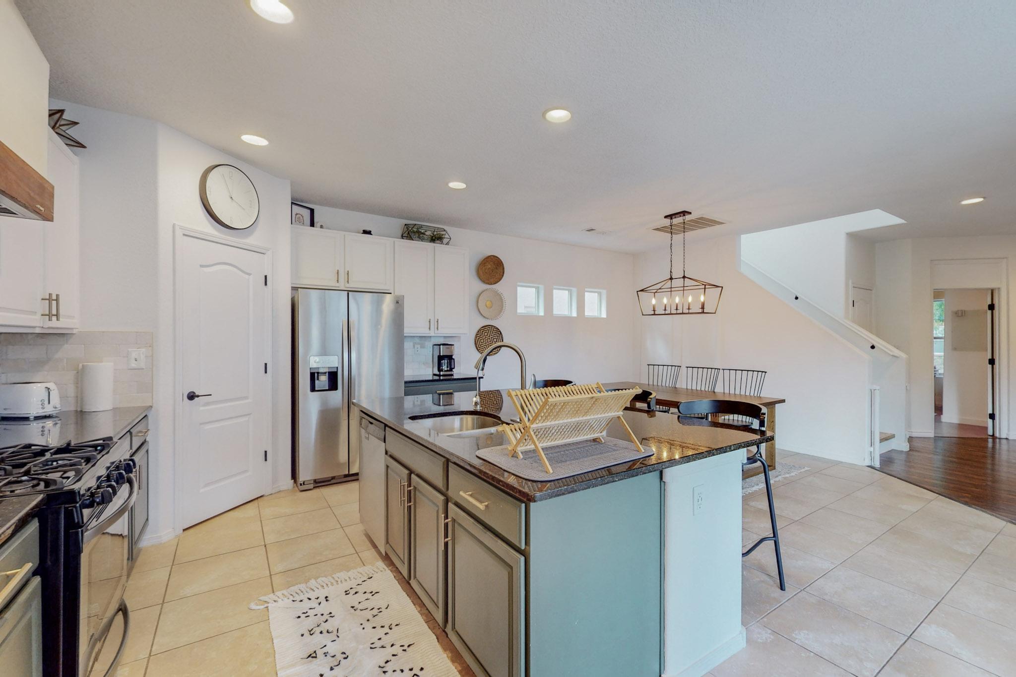 5716 STRAND Loop SE