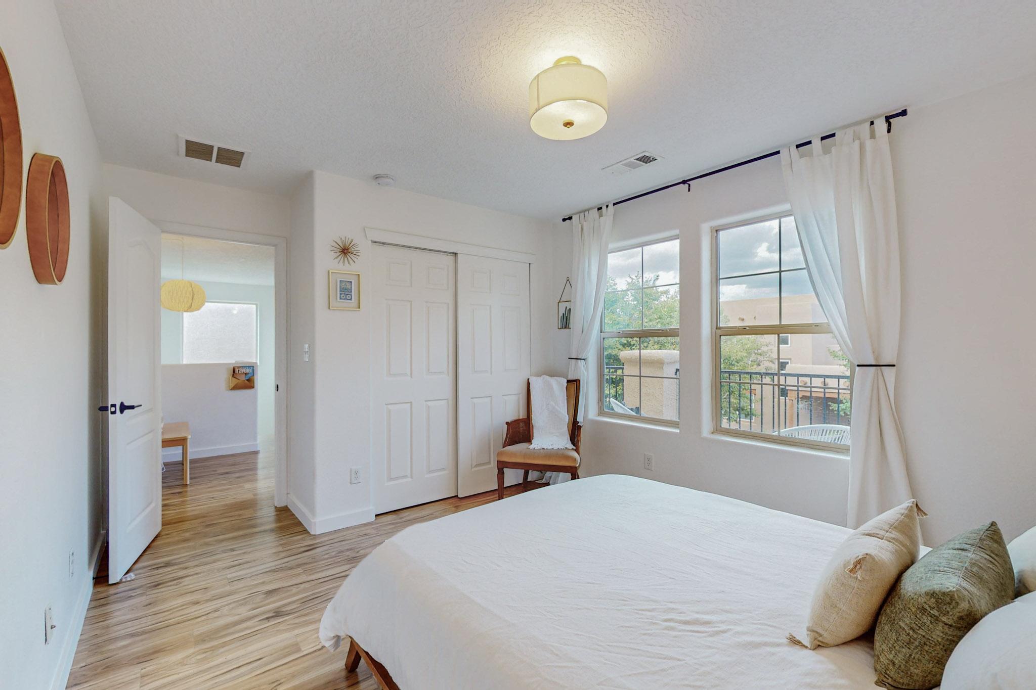 5716 STRAND Loop SE