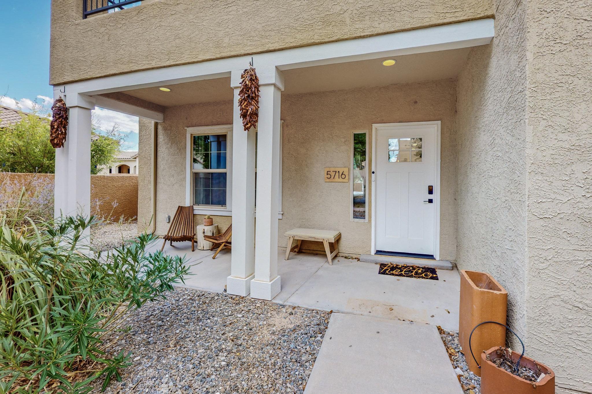 5716 STRAND Loop SE