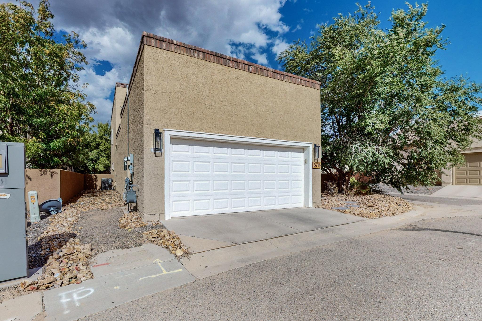 5716 STRAND Loop SE