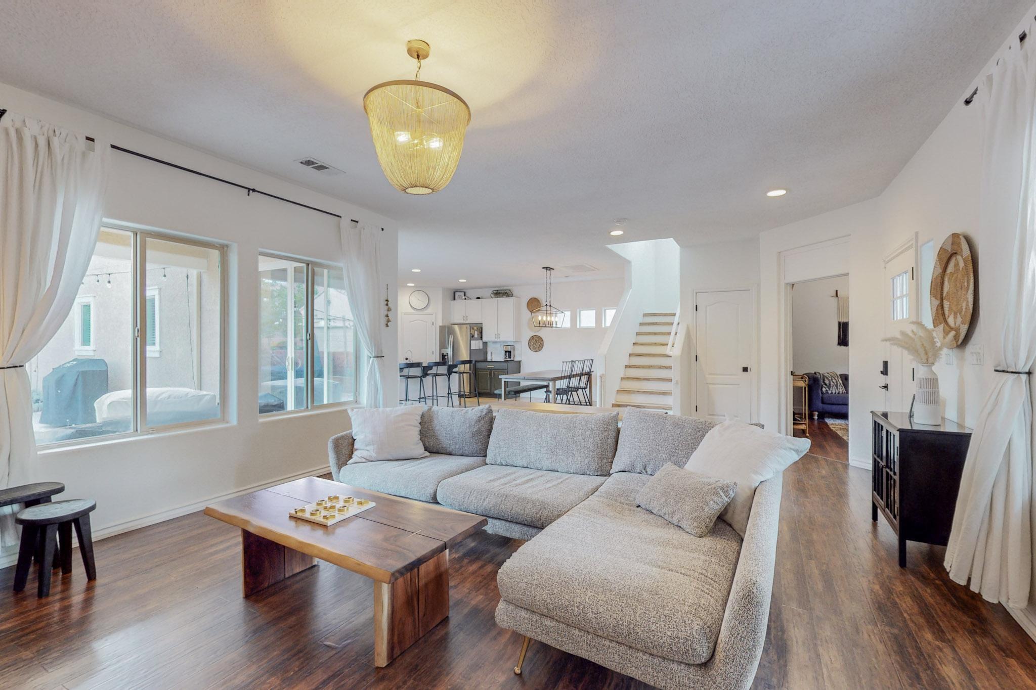 5716 STRAND Loop SE
