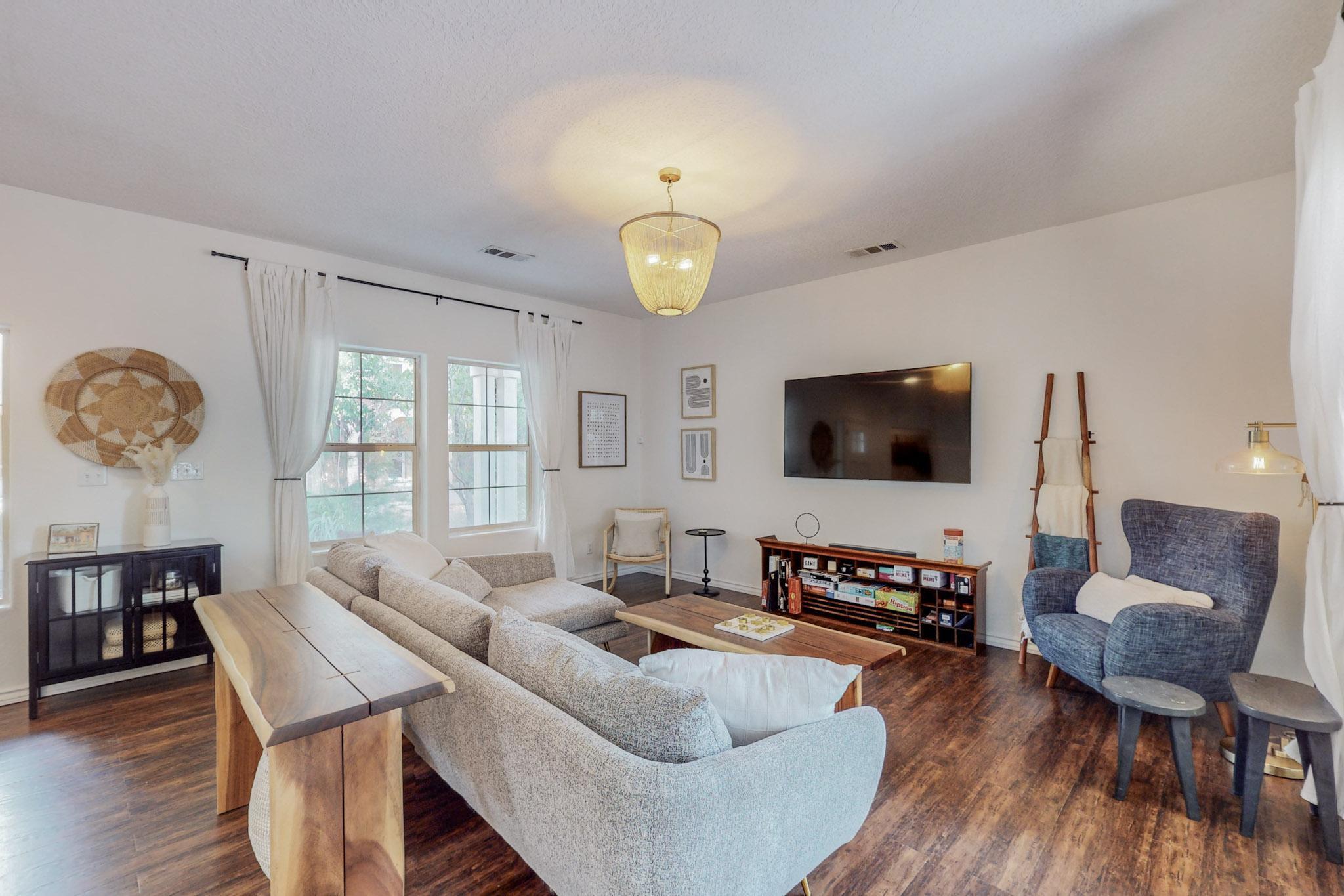 5716 STRAND Loop SE