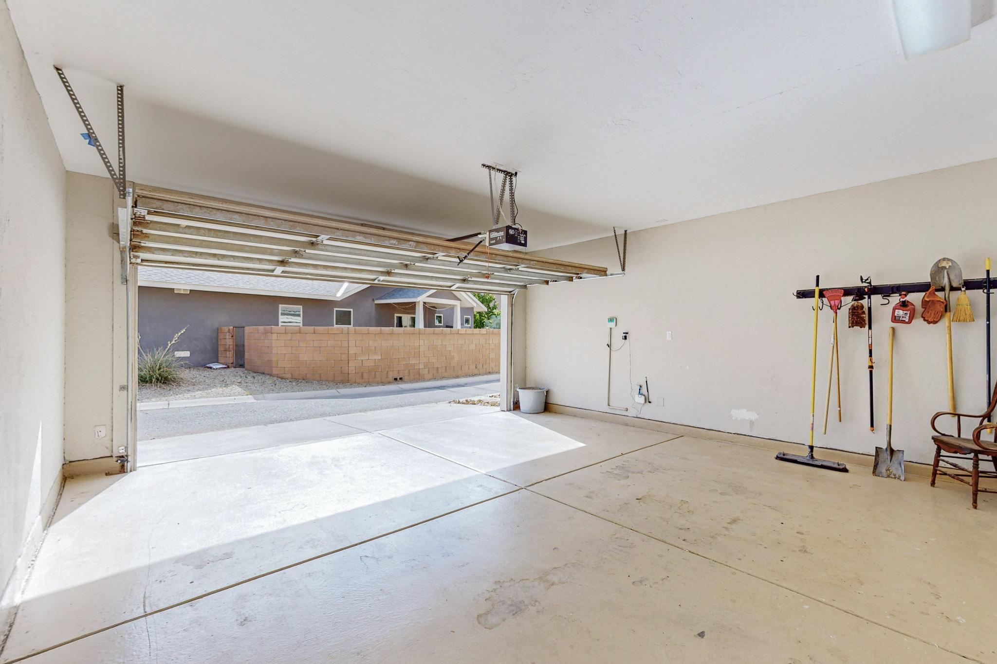 5716 STRAND Loop SE